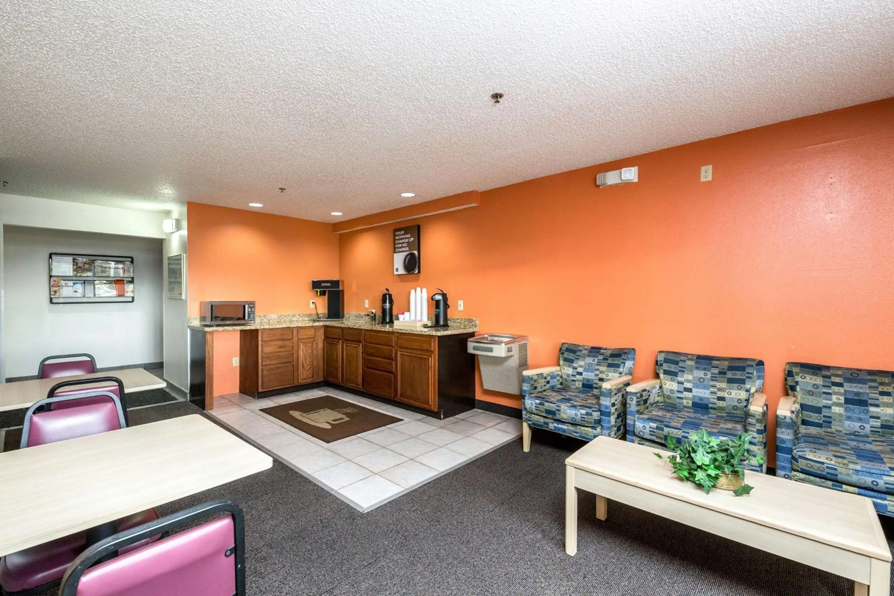 Lobby or reception in Motel 6-Waterloo, IA