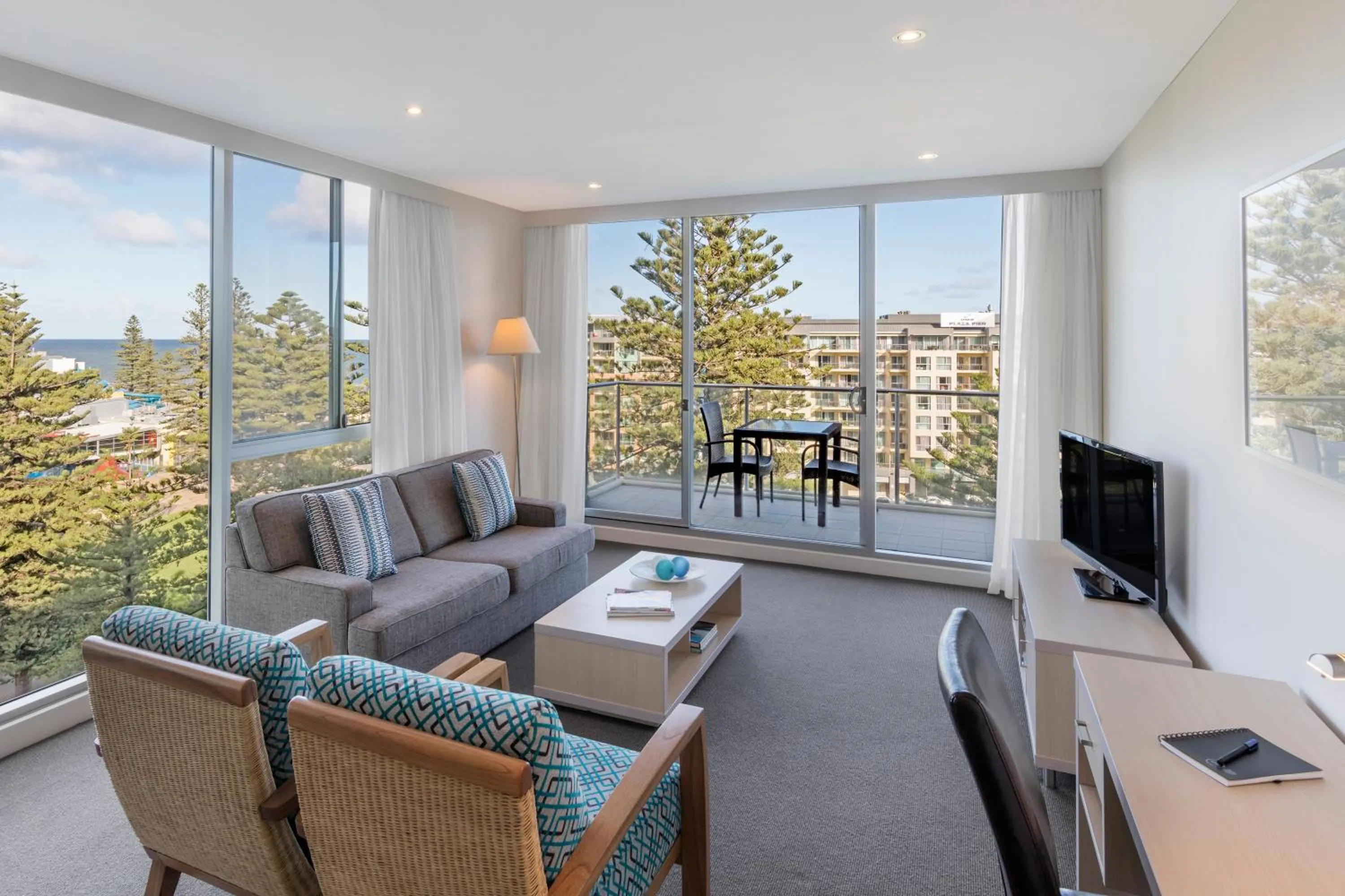 TV and multimedia in Oaks Glenelg Liberty Suites