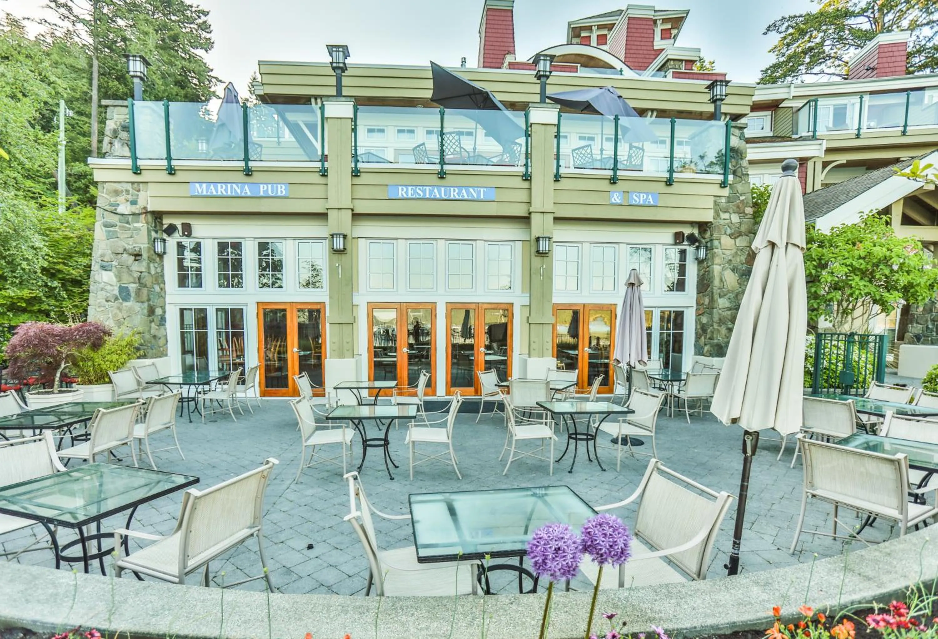 Patio in Poets Cove Resort & Spa