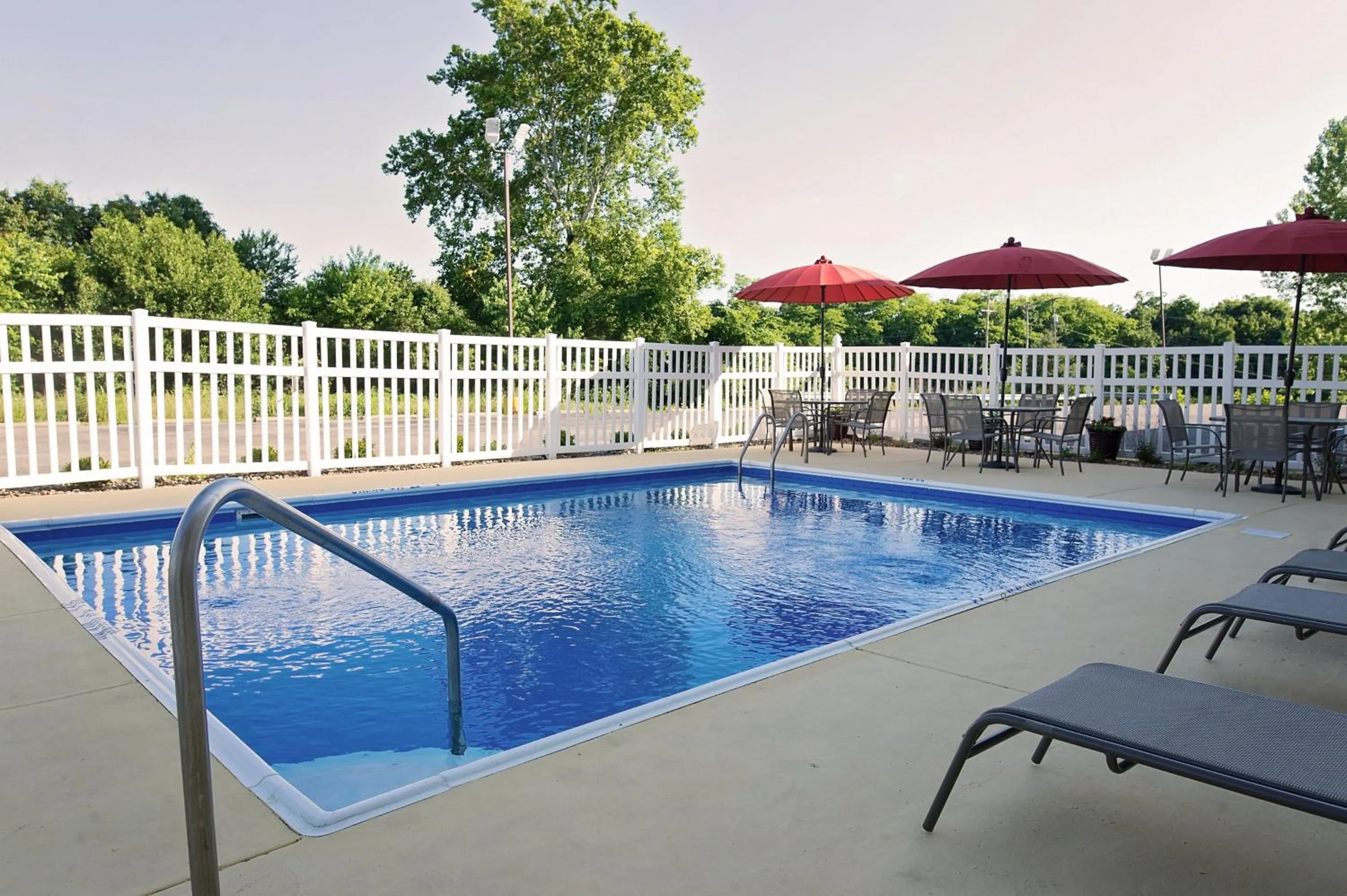 Swimming pool in Red Roof Inn Georgetown, IN - Louisville West