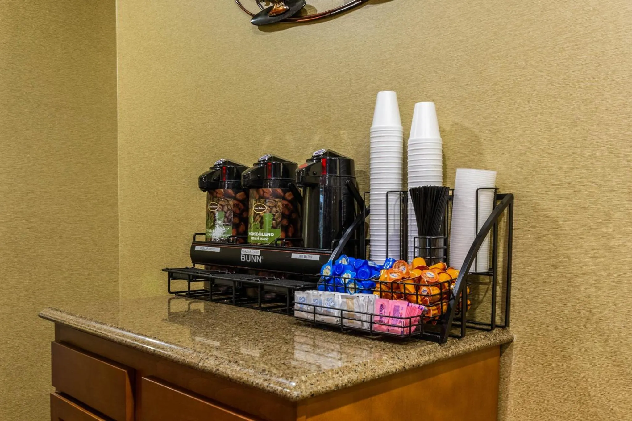 Coffee/tea facilities in Red Roof Inn Georgetown, IN - Louisville West