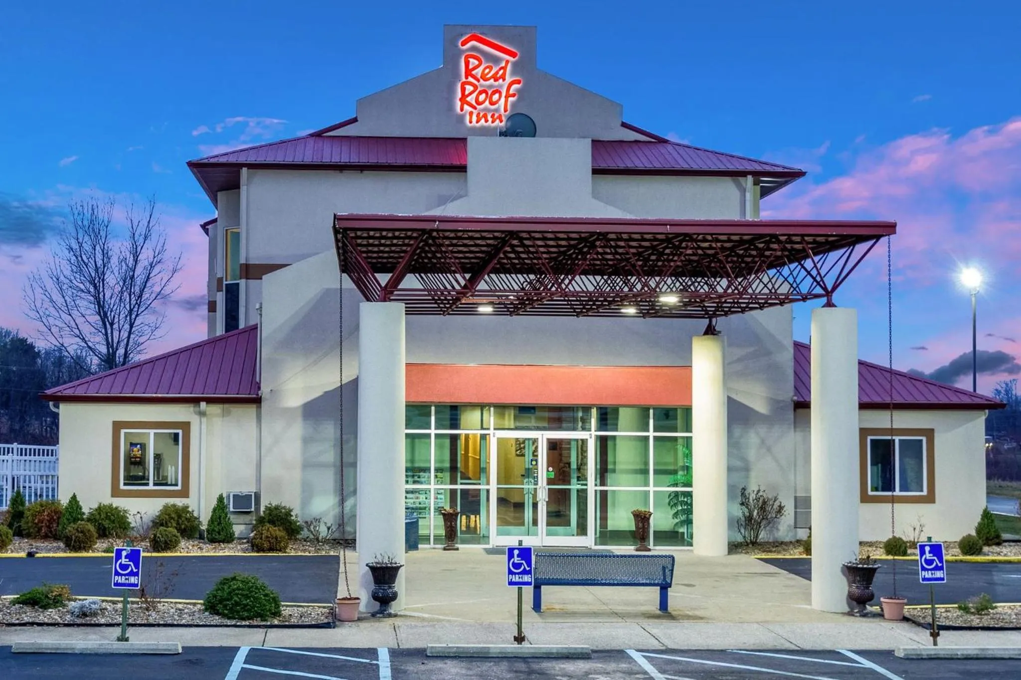 Property building in Red Roof Inn Georgetown, IN - Louisville West