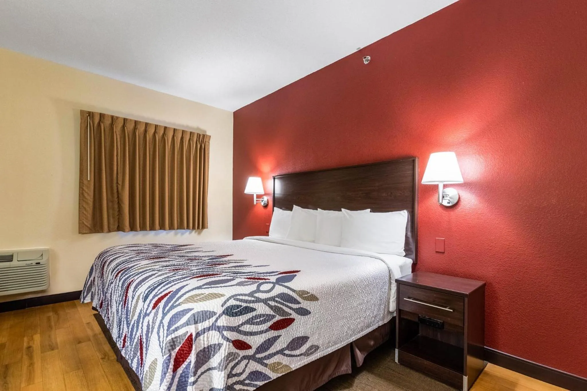 Photo of the whole room, Bed in Red Roof Inn Georgetown, IN - Louisville West