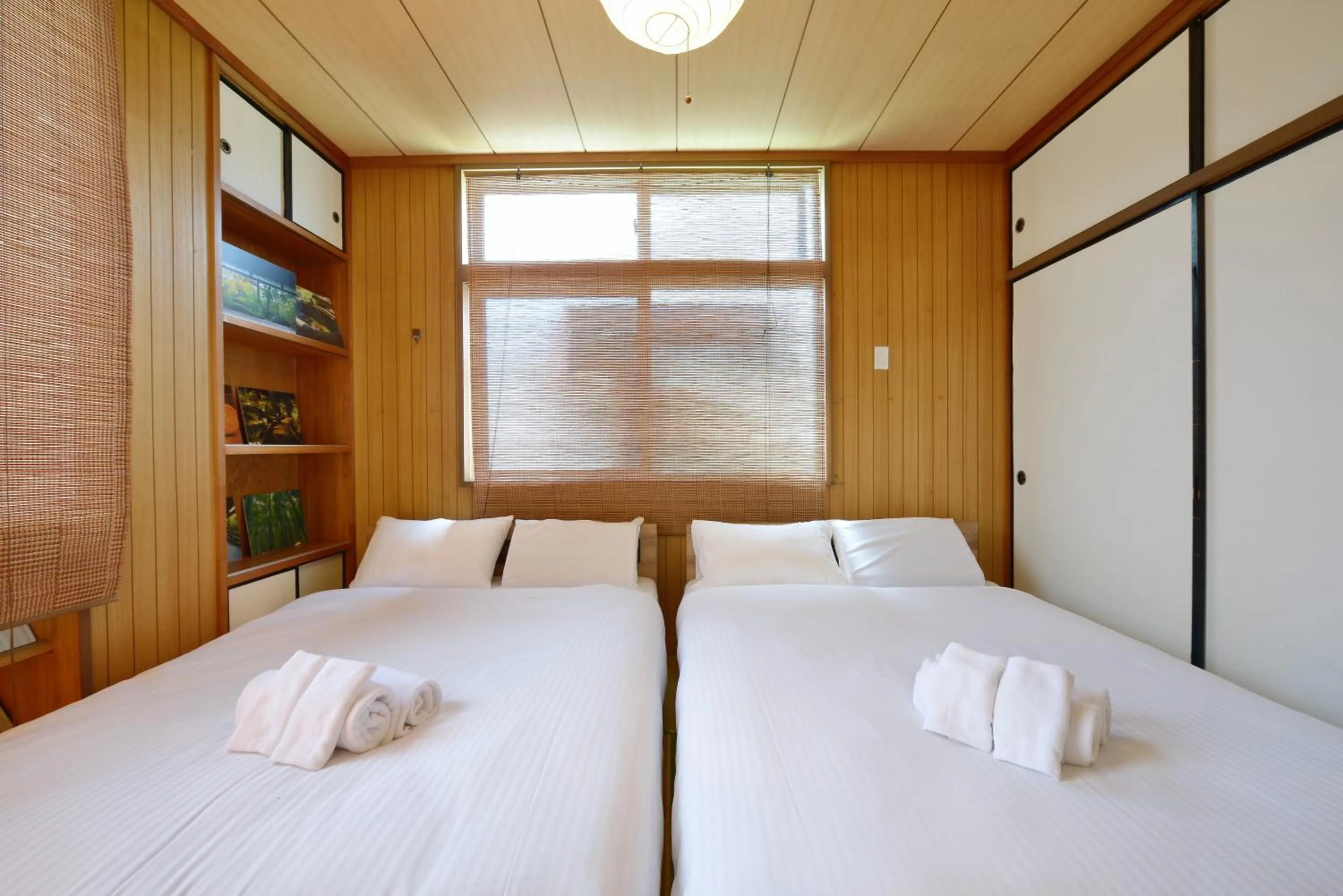 Bed in Mensore Houese