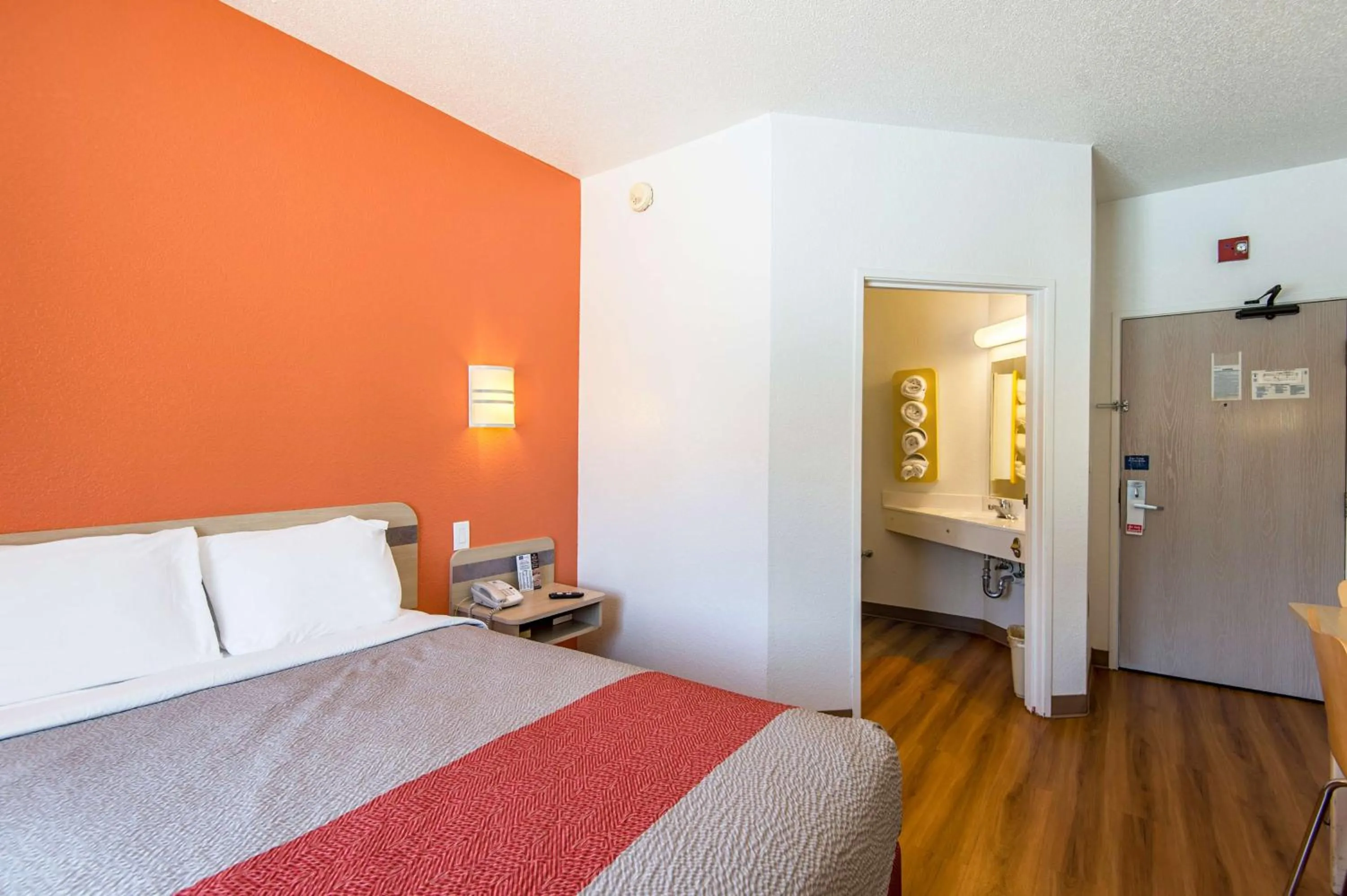 Bedroom, Bed in Motel 6-Junction City, KS