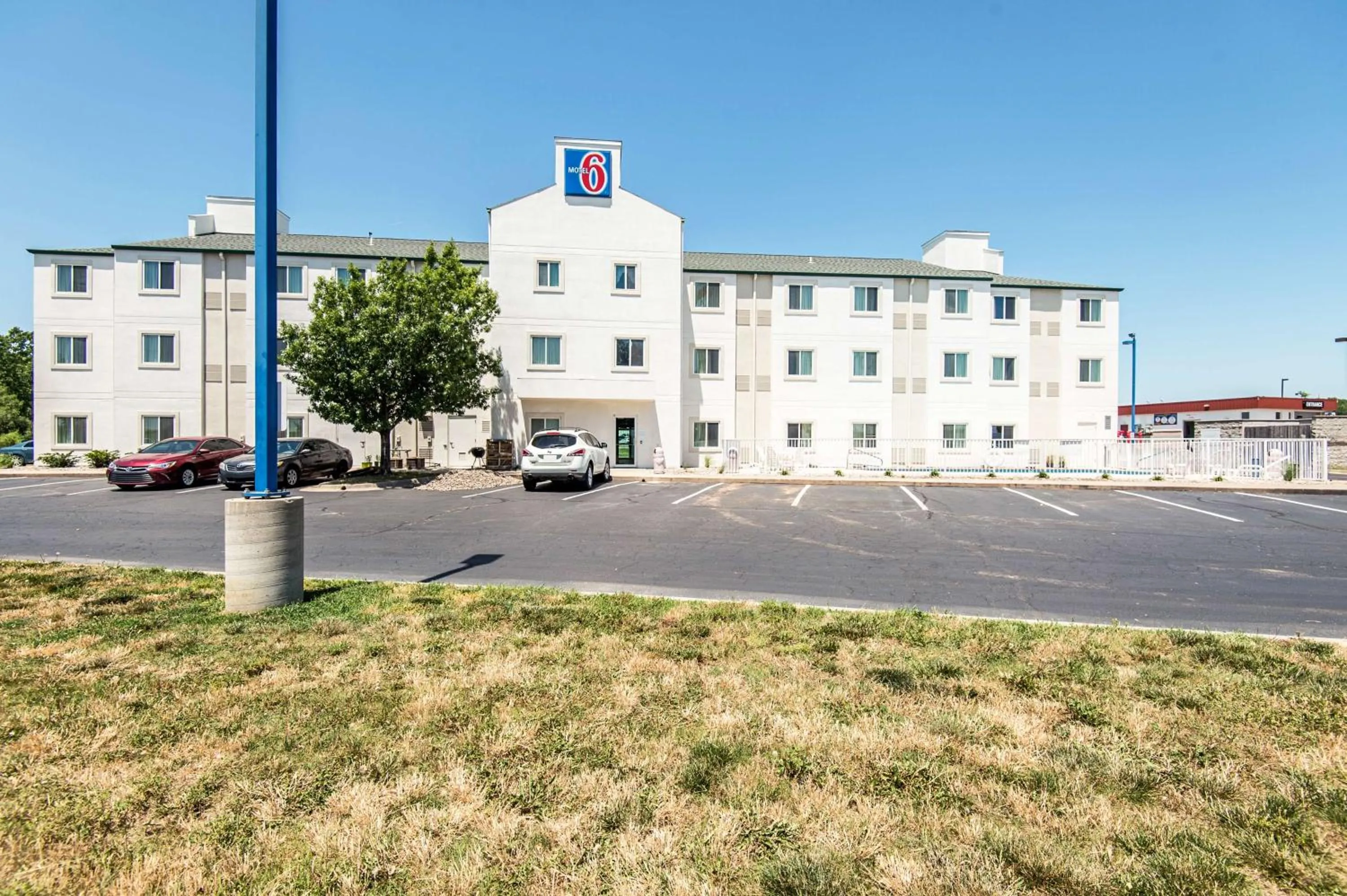 Property building in Motel 6-Junction City, KS