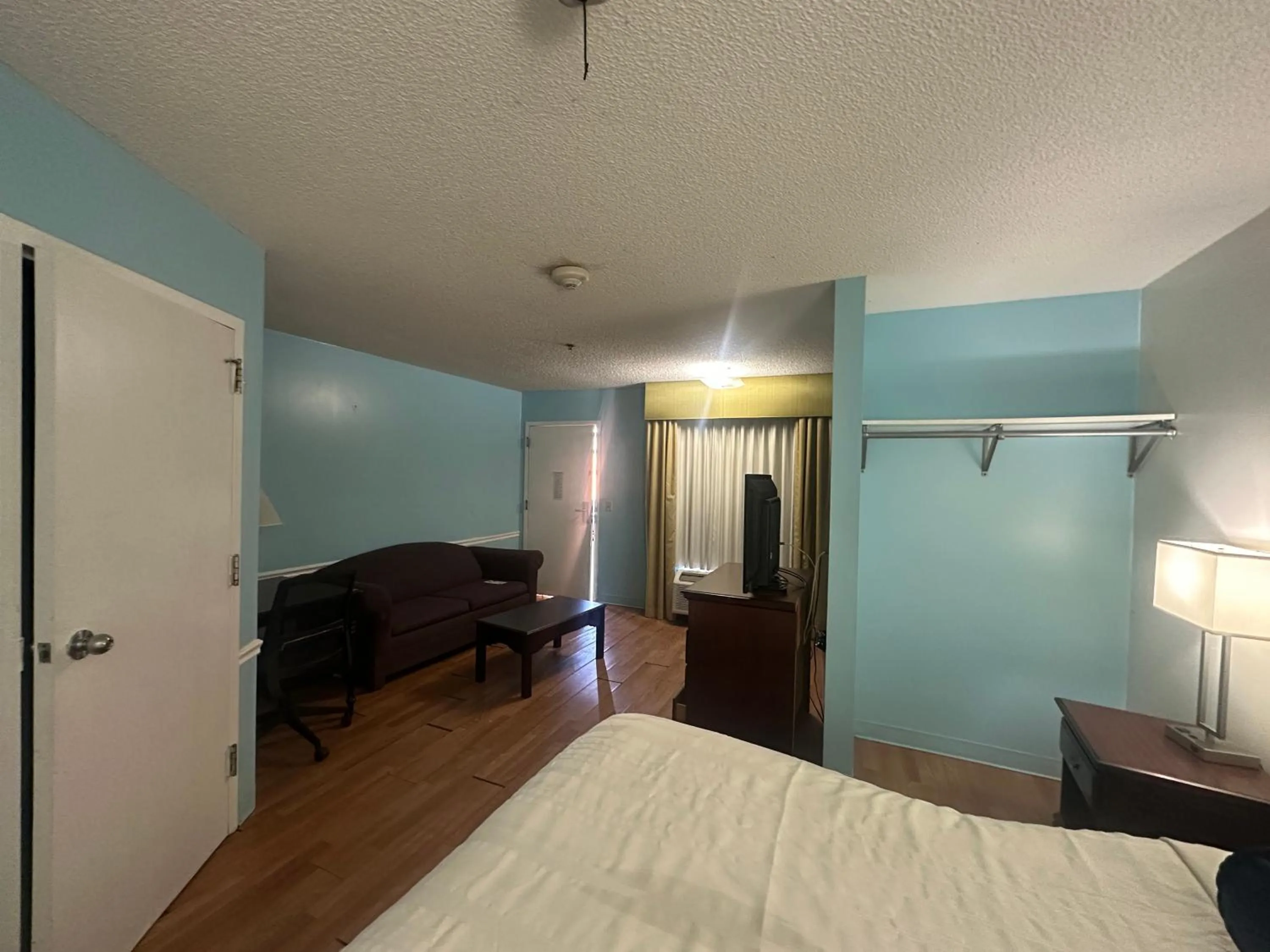 Bedroom in Guest Cottage & Suites By OYO Brunswick-Golden Isles