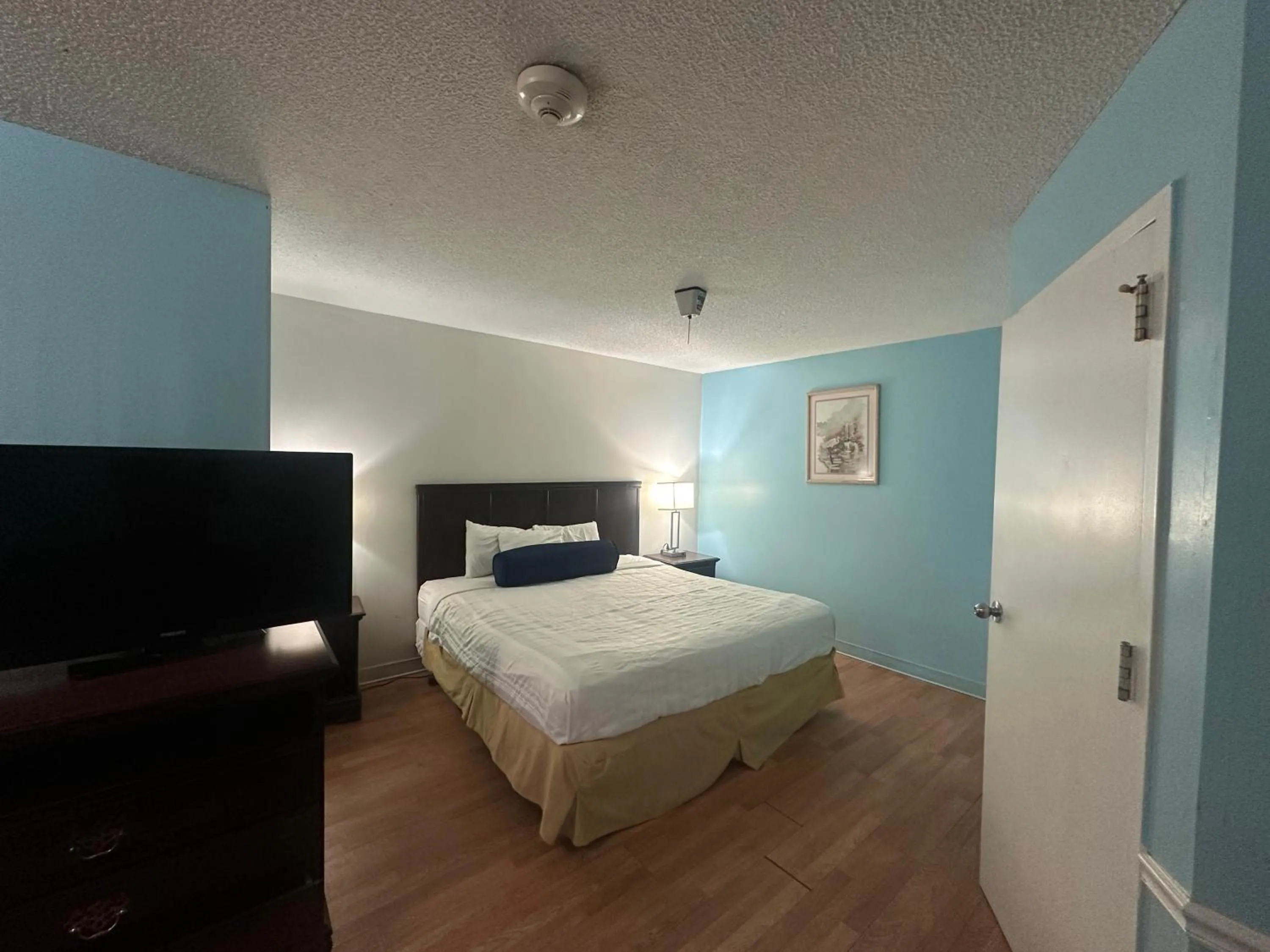 Bedroom in Guest Cottage & Suites By OYO Brunswick-Golden Isles