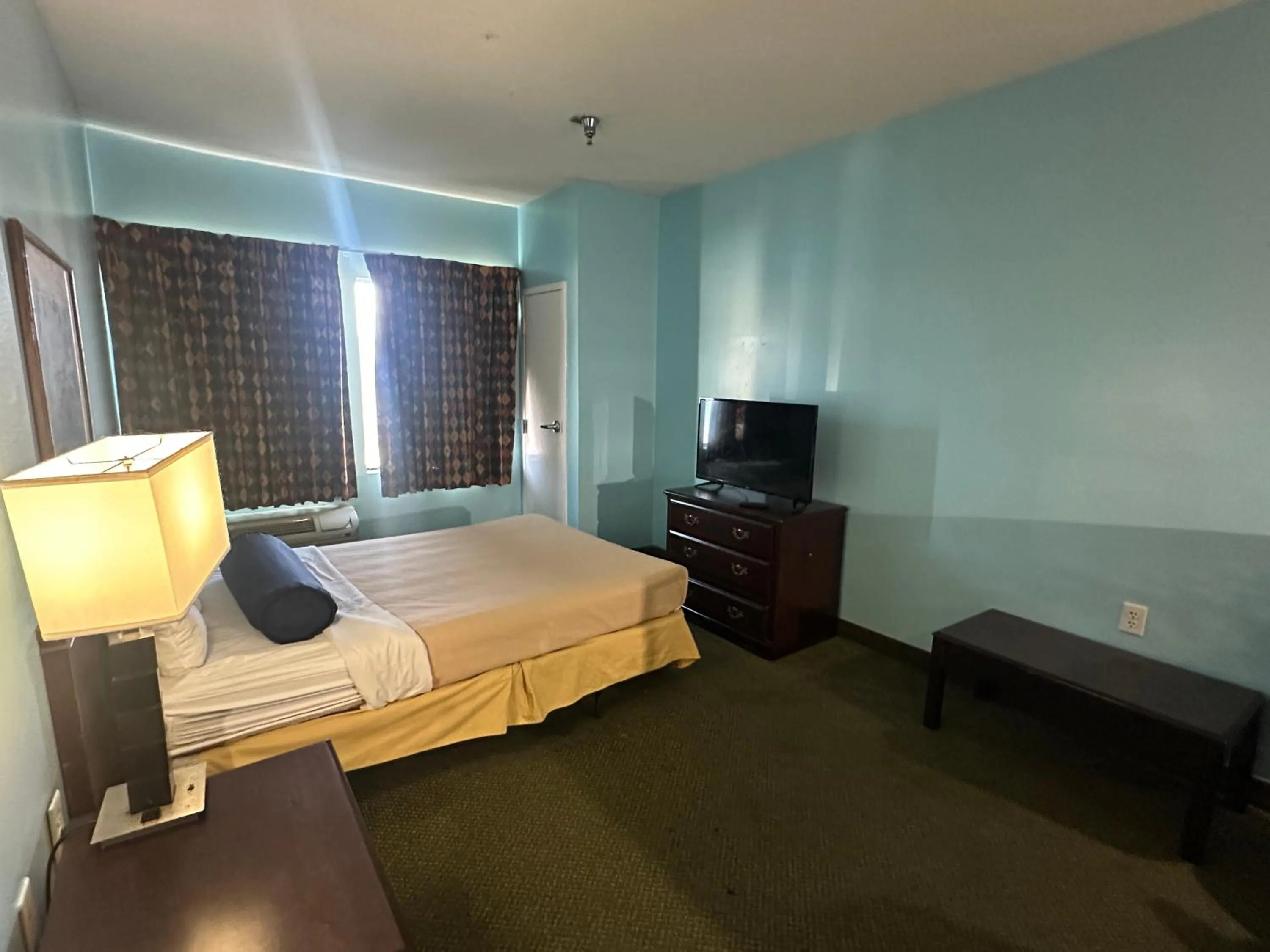 Bedroom in Guest Cottage & Suites By OYO Brunswick-Golden Isles