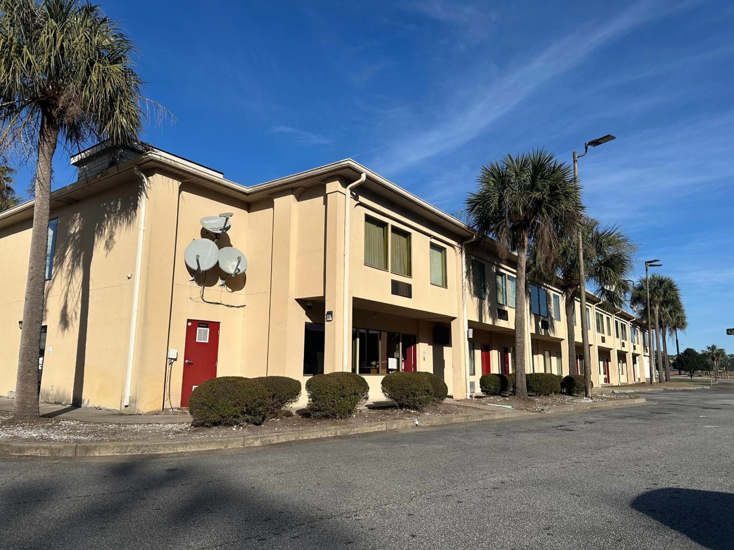 Property building in Guest Cottage & Suites By OYO Brunswick-Golden Isles