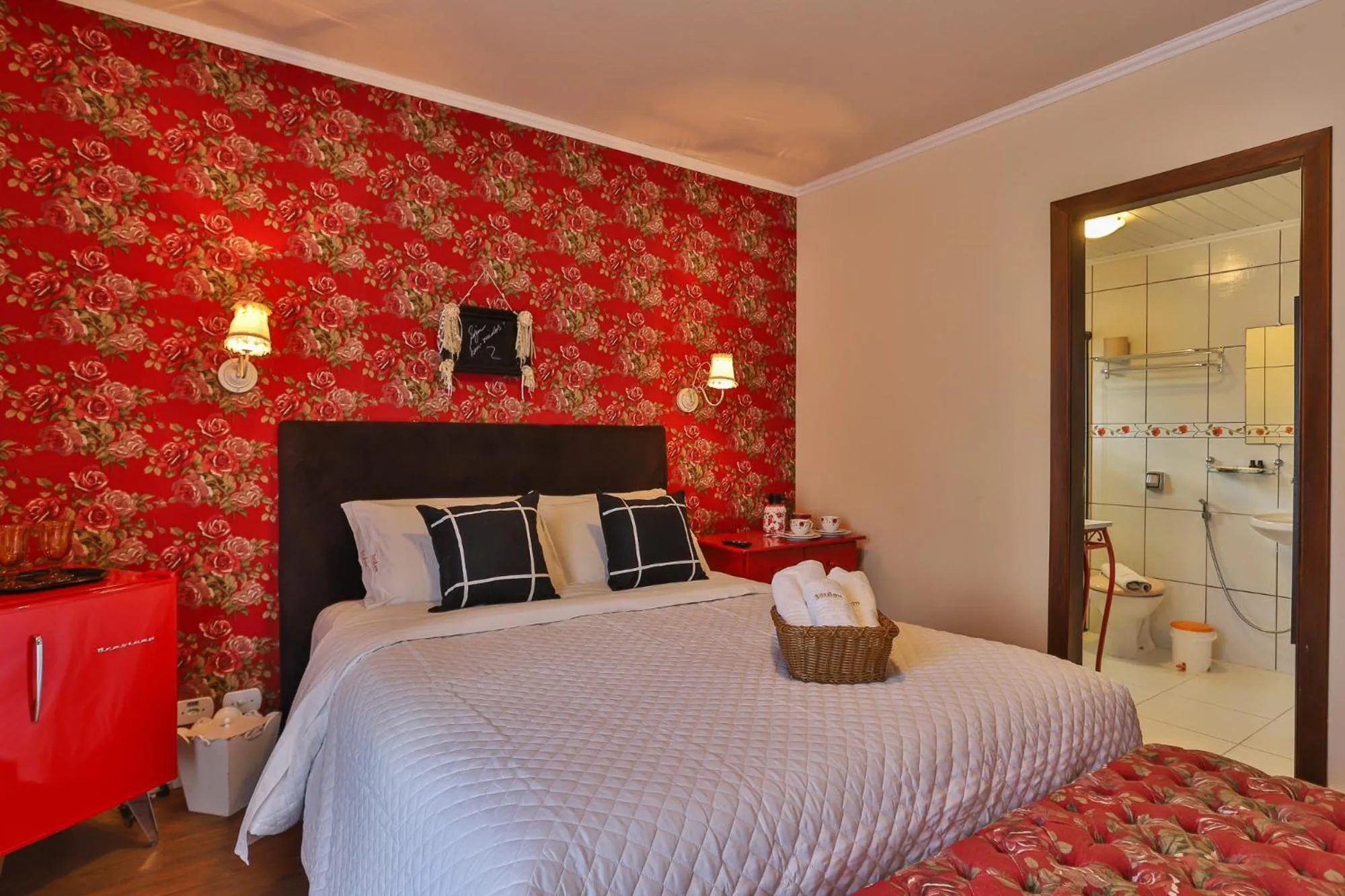 Photo of the whole room, Bed in Pousada Jardon Campos do Jordão - Exclusiva para Adultos