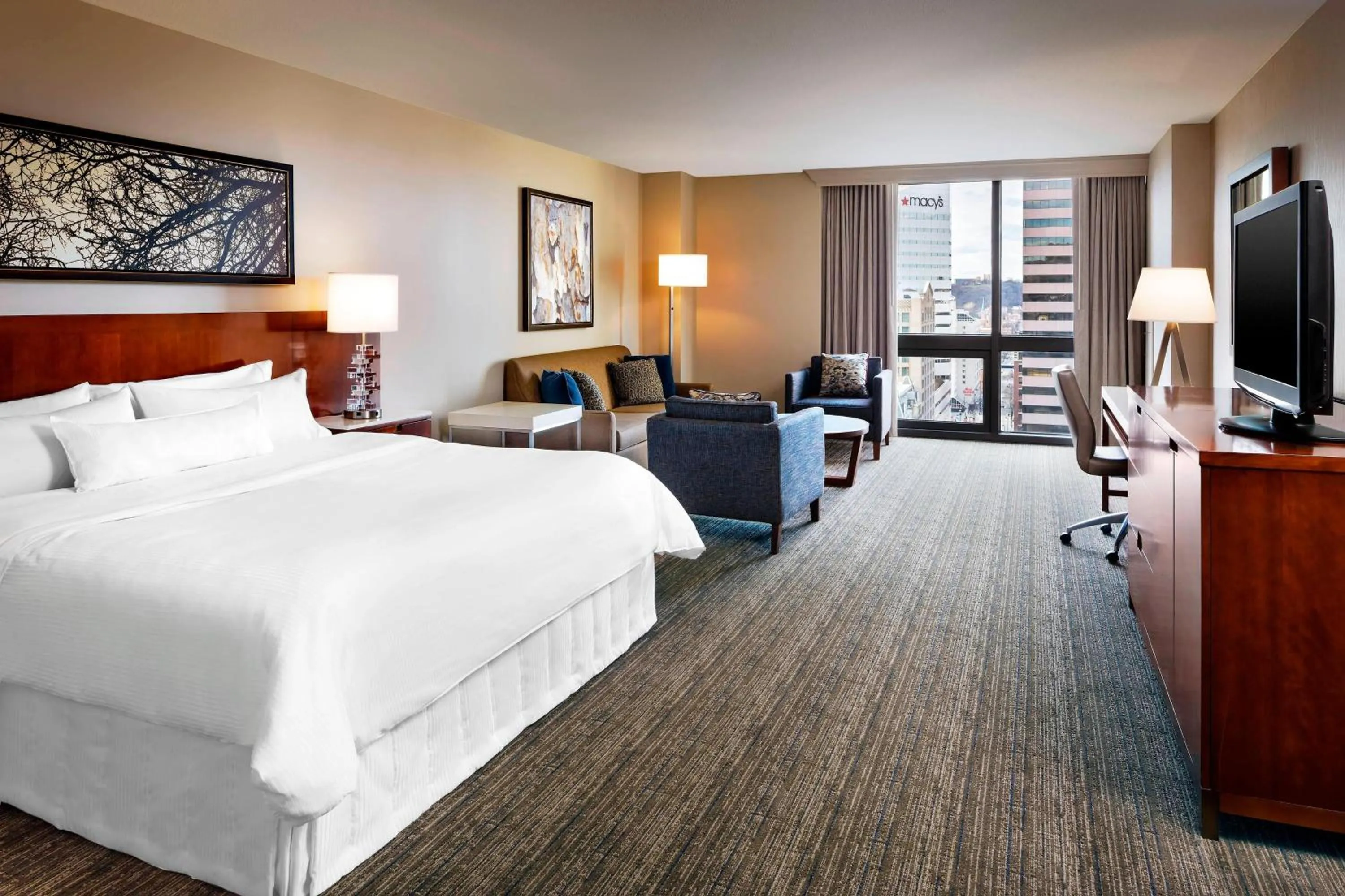 Photo of the whole room, Bed in The Westin Cincinnati
