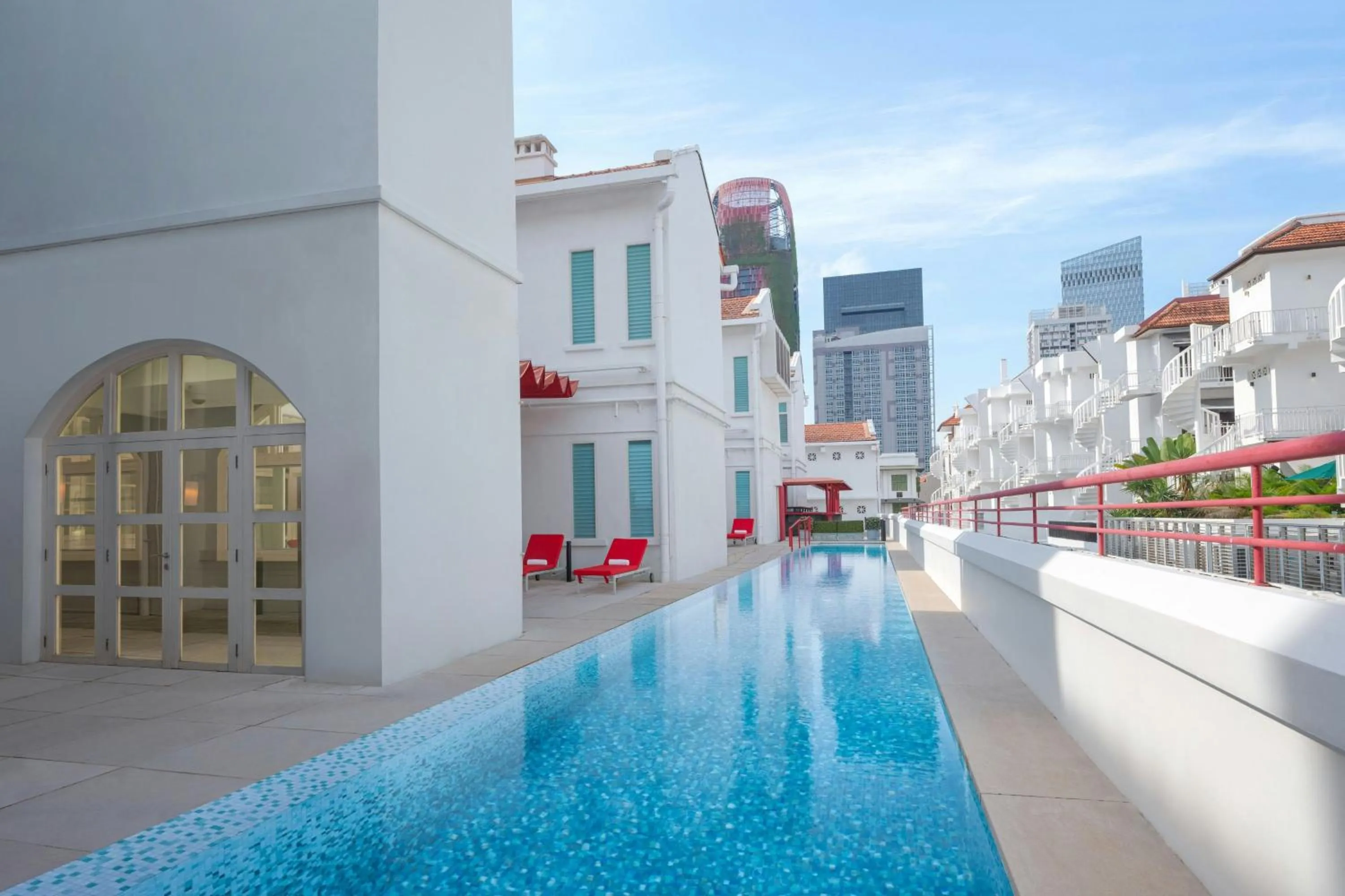 Swimming pool in Maxwell Reserve Singapore, Autograph Collection