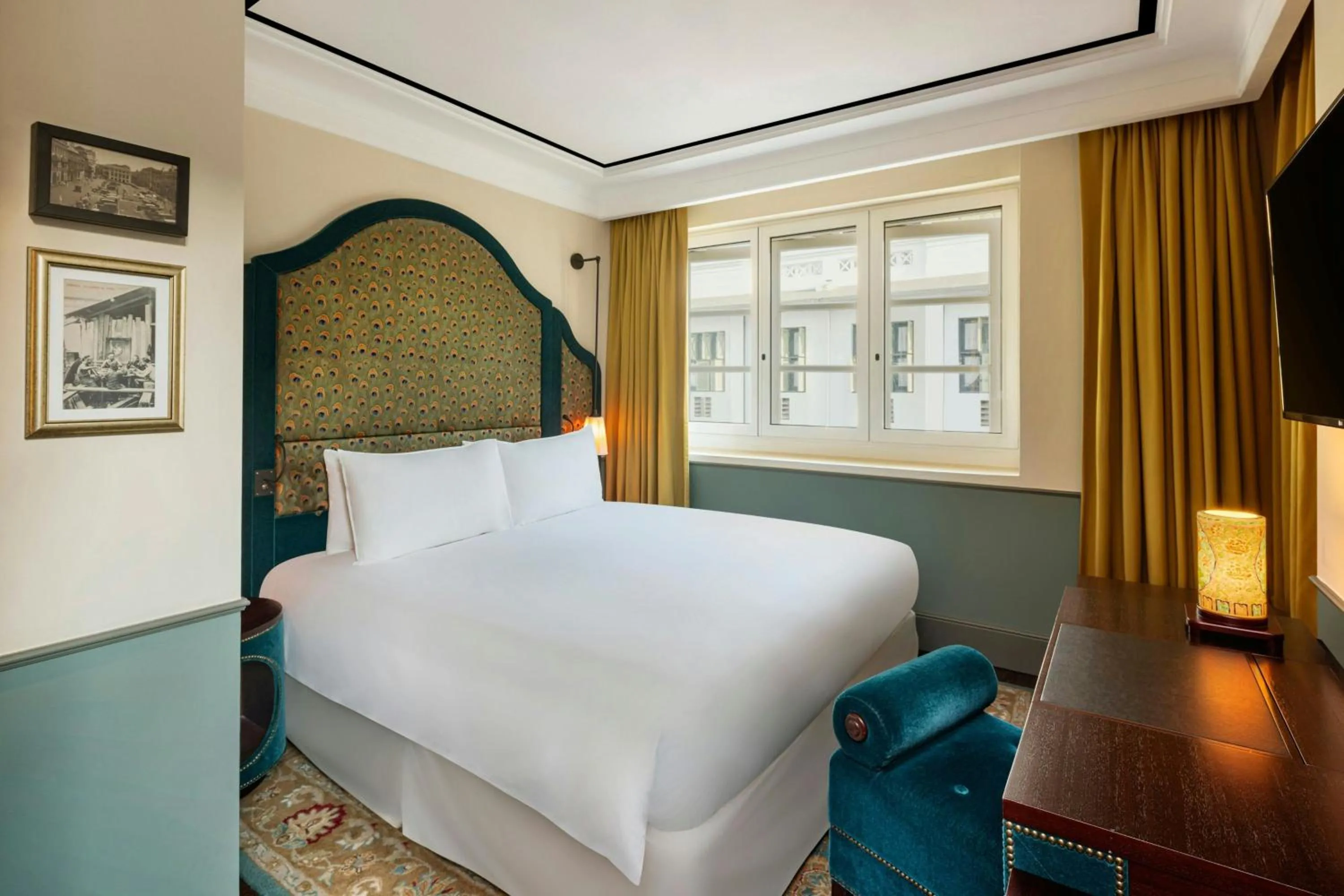 Photo of the whole room, Bed in Maxwell Reserve Singapore, Autograph Collection