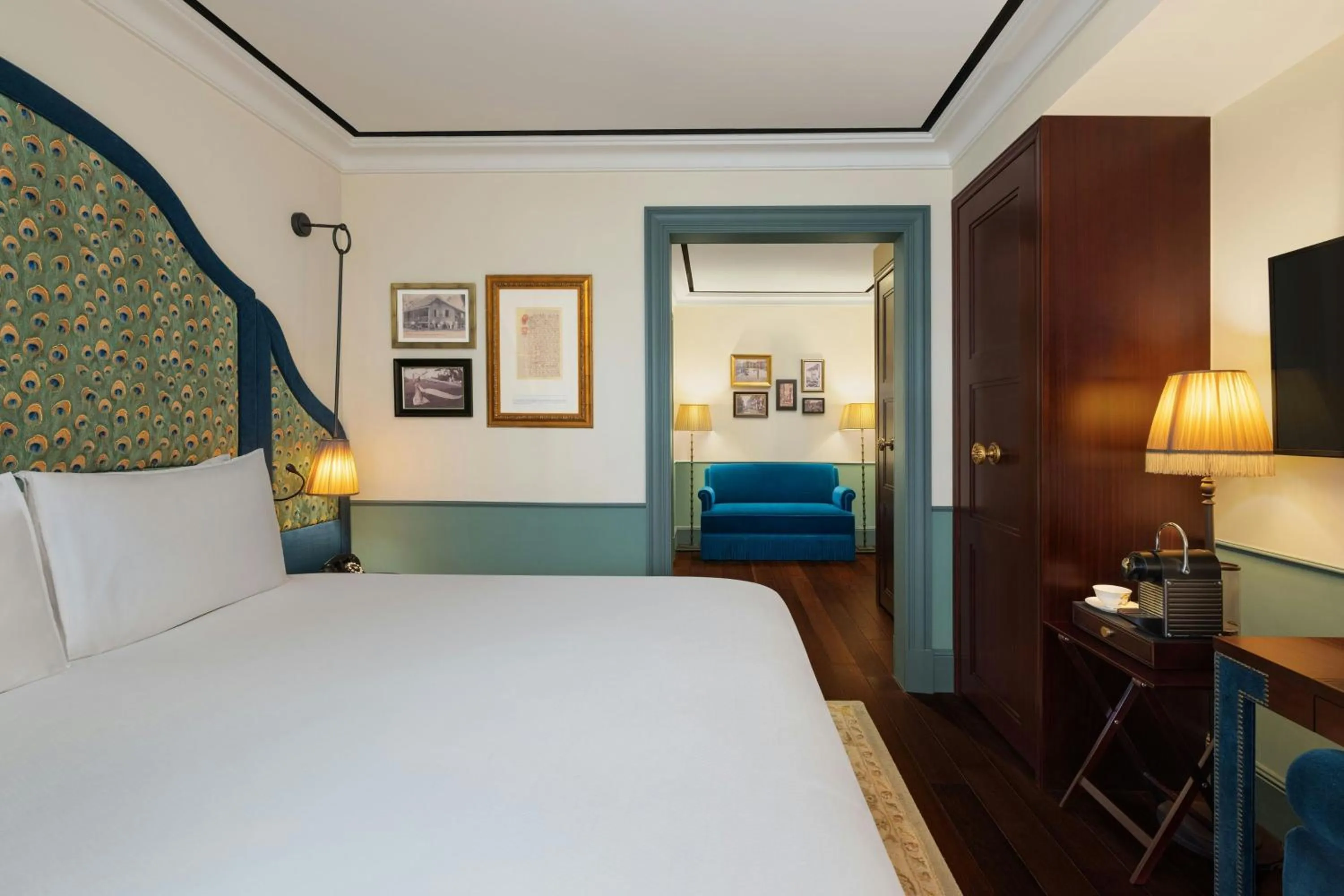 Bedroom, Bed in Maxwell Reserve Singapore, Autograph Collection