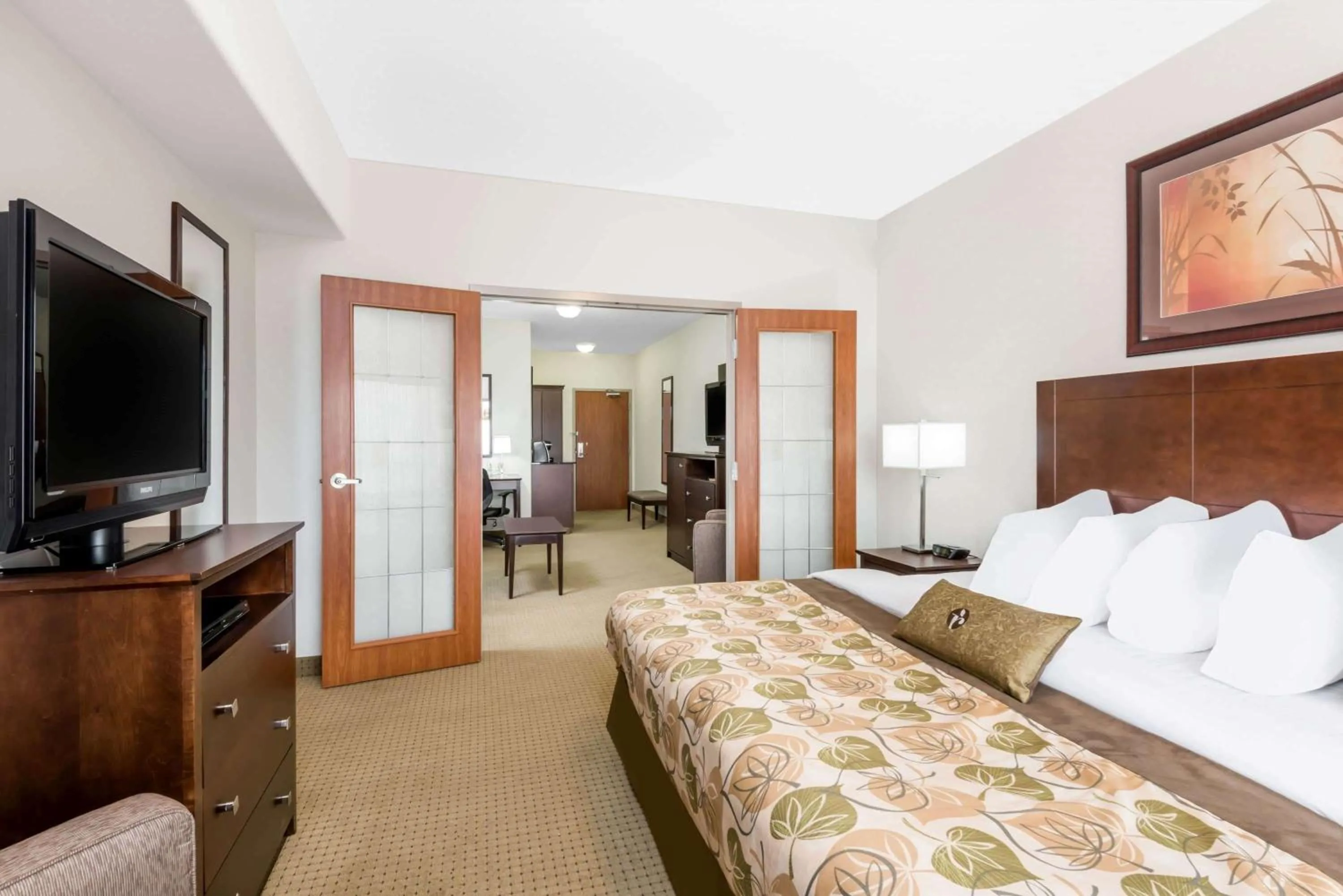 Photo of the whole room, Bed in Ramada by Wyndham Olds