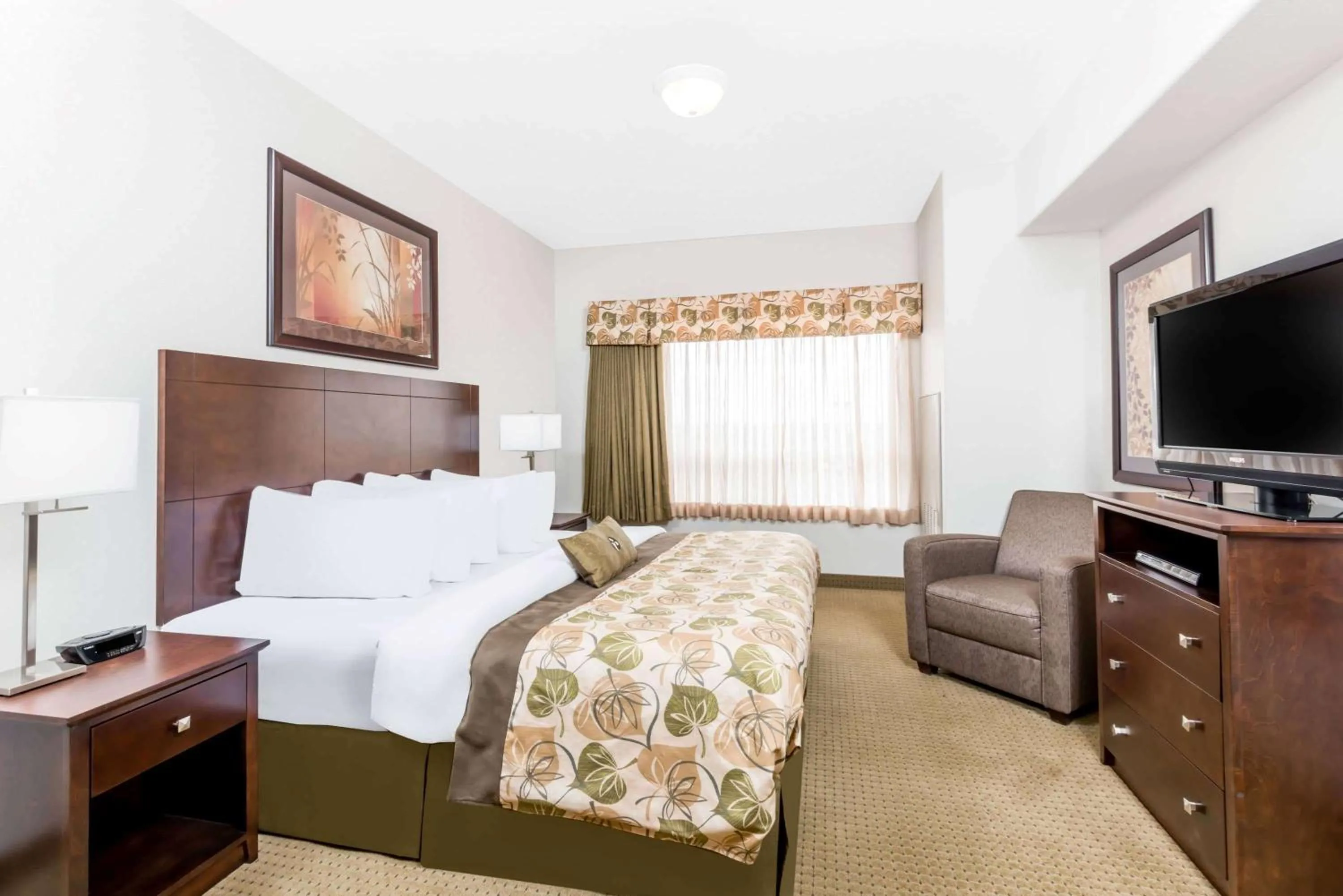 Photo of the whole room, Bed in Ramada by Wyndham Olds
