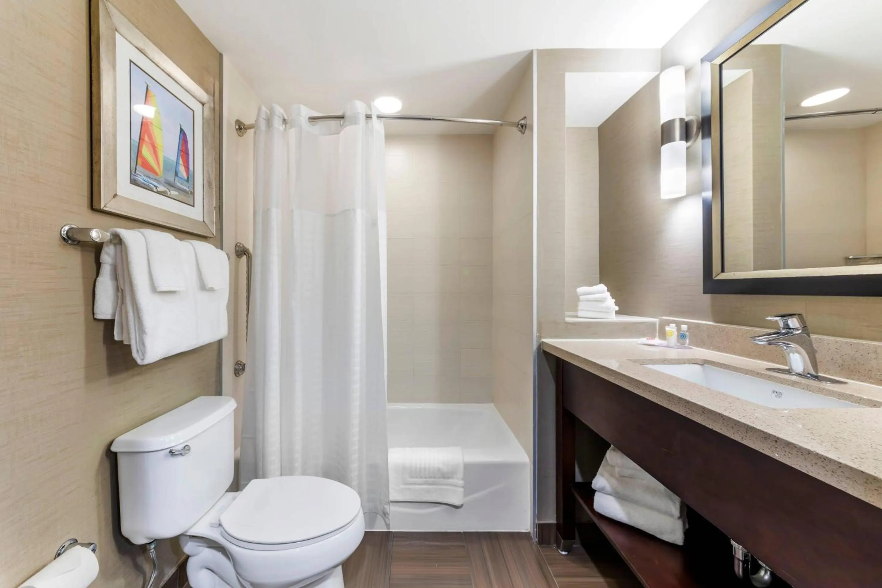 Bedroom in Comfort Suites Miami Airport North