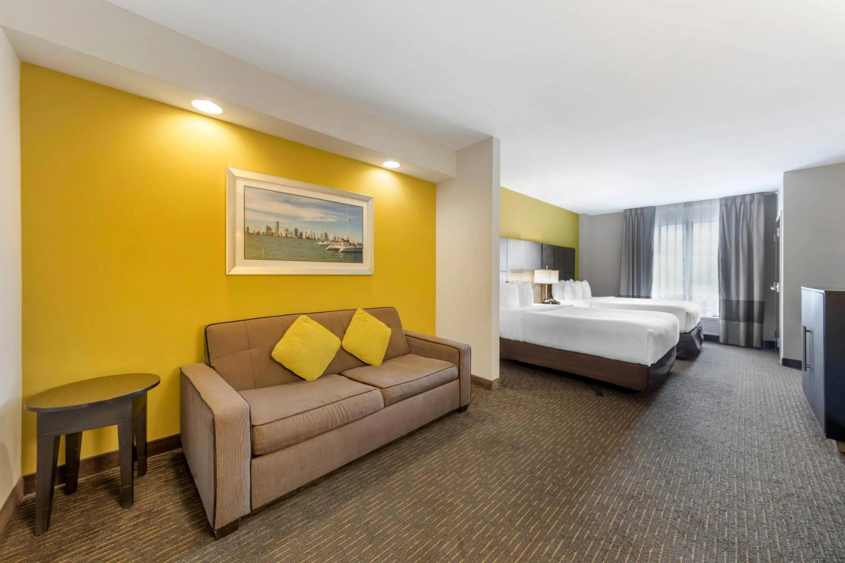 Bedroom, Bed in Comfort Suites Miami Airport North