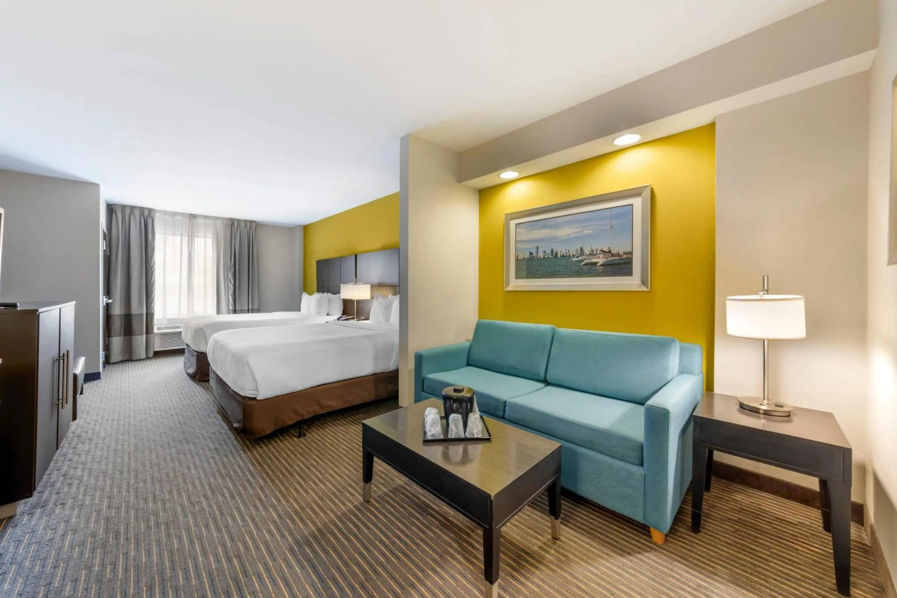 Bedroom, Bed in Comfort Suites Miami Airport North