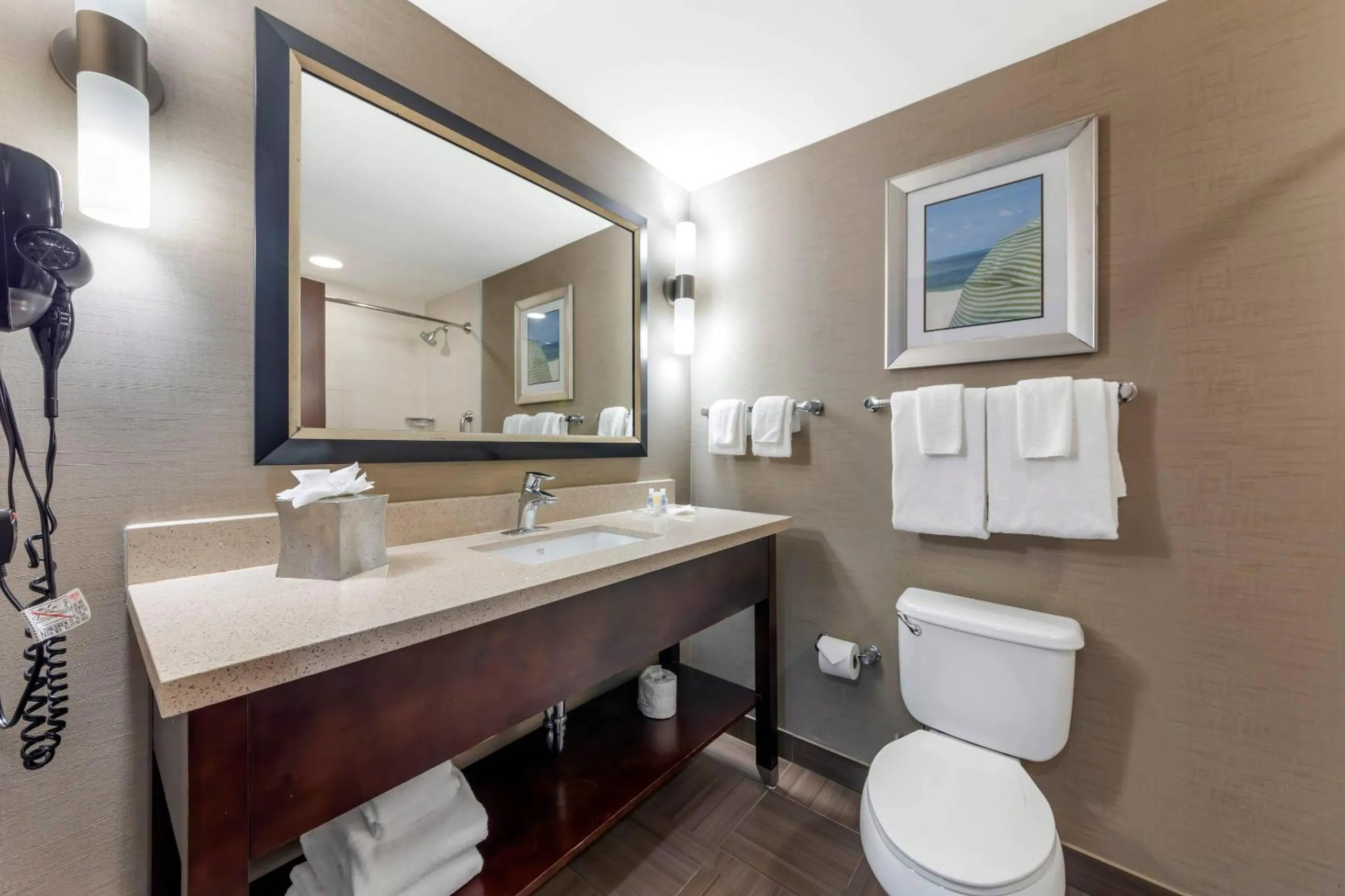 Bedroom in Comfort Suites Miami Airport North