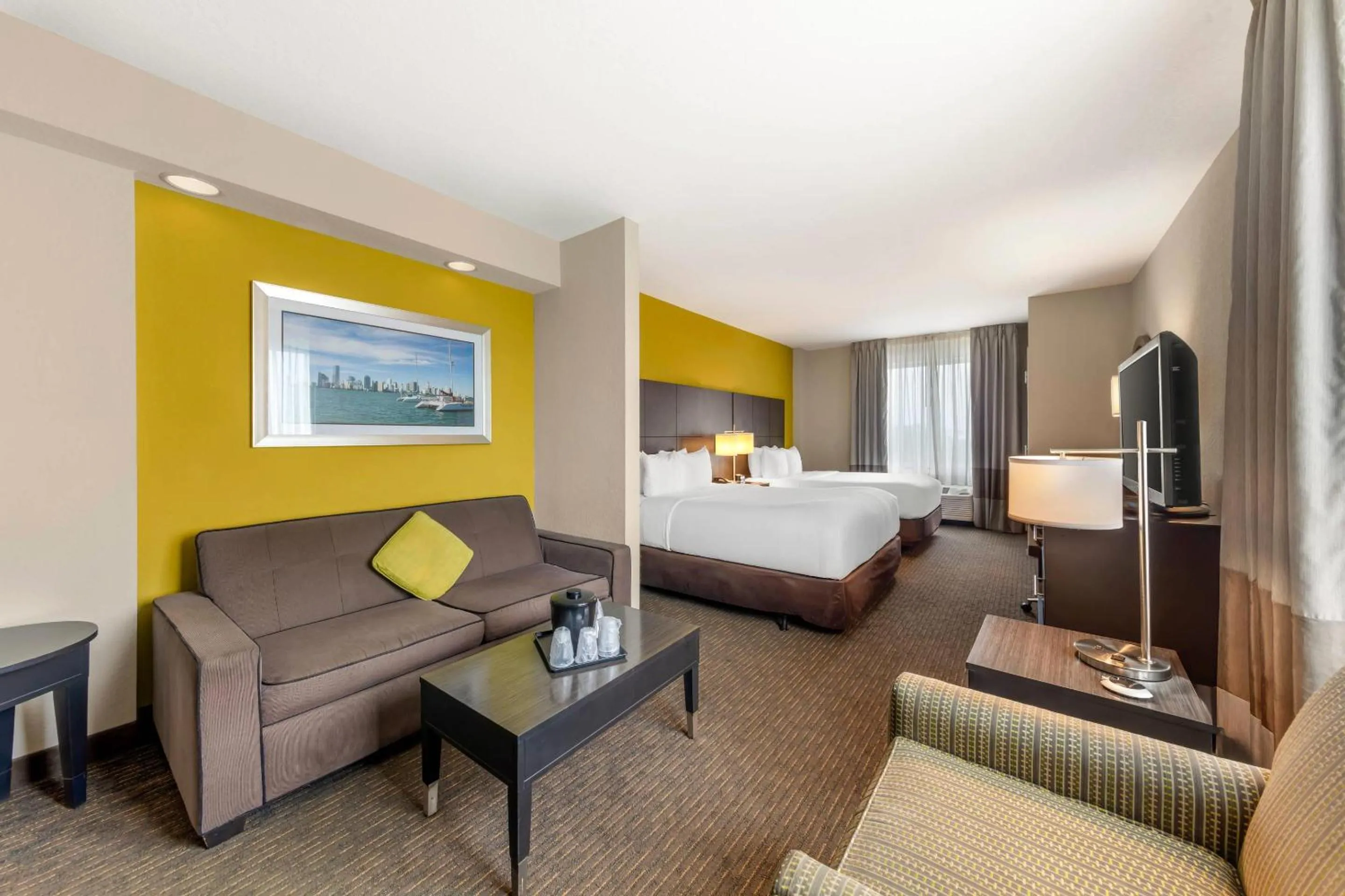 Bedroom, Bed in Comfort Suites Miami Airport North