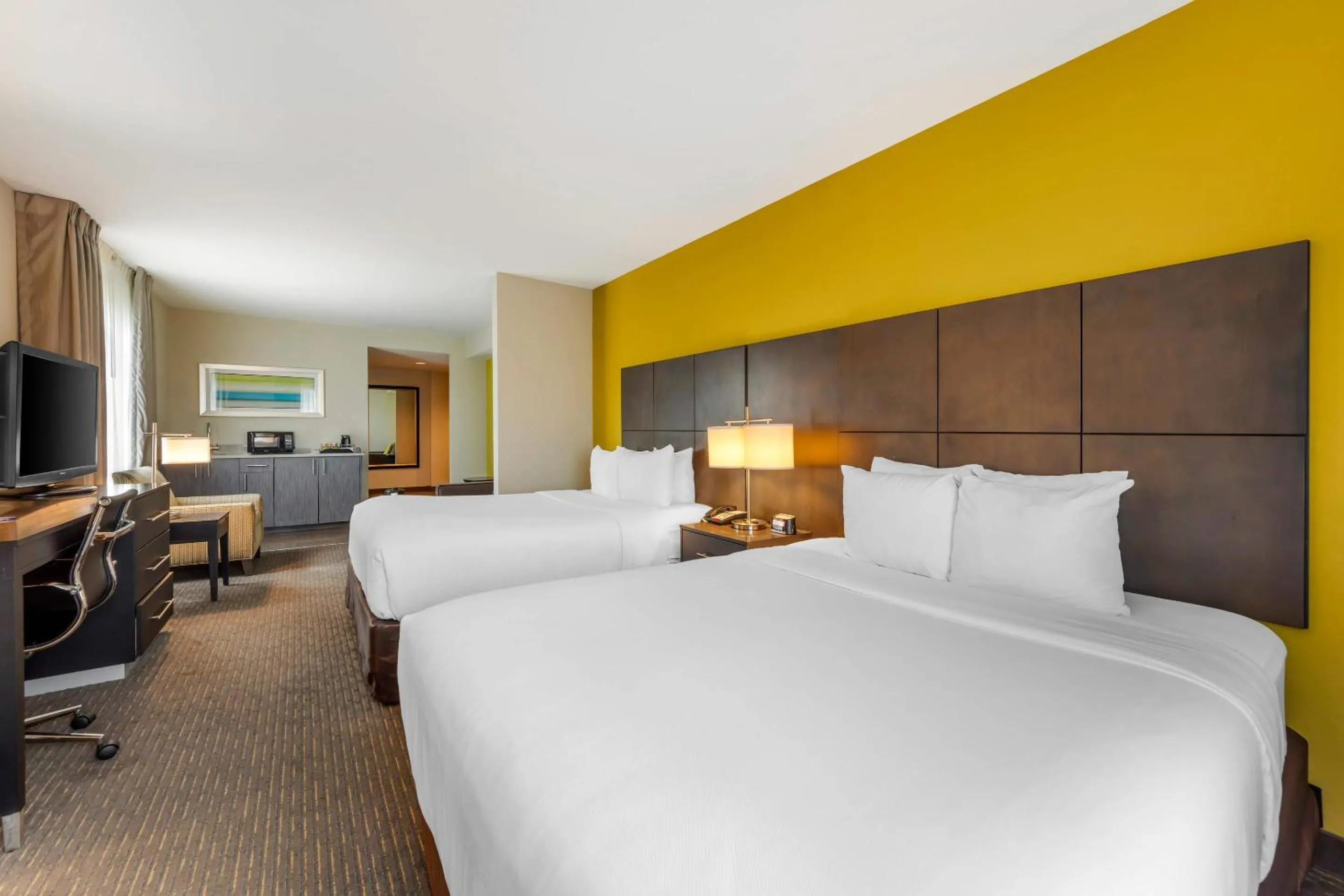 Bedroom, Bed in Comfort Suites Miami Airport North