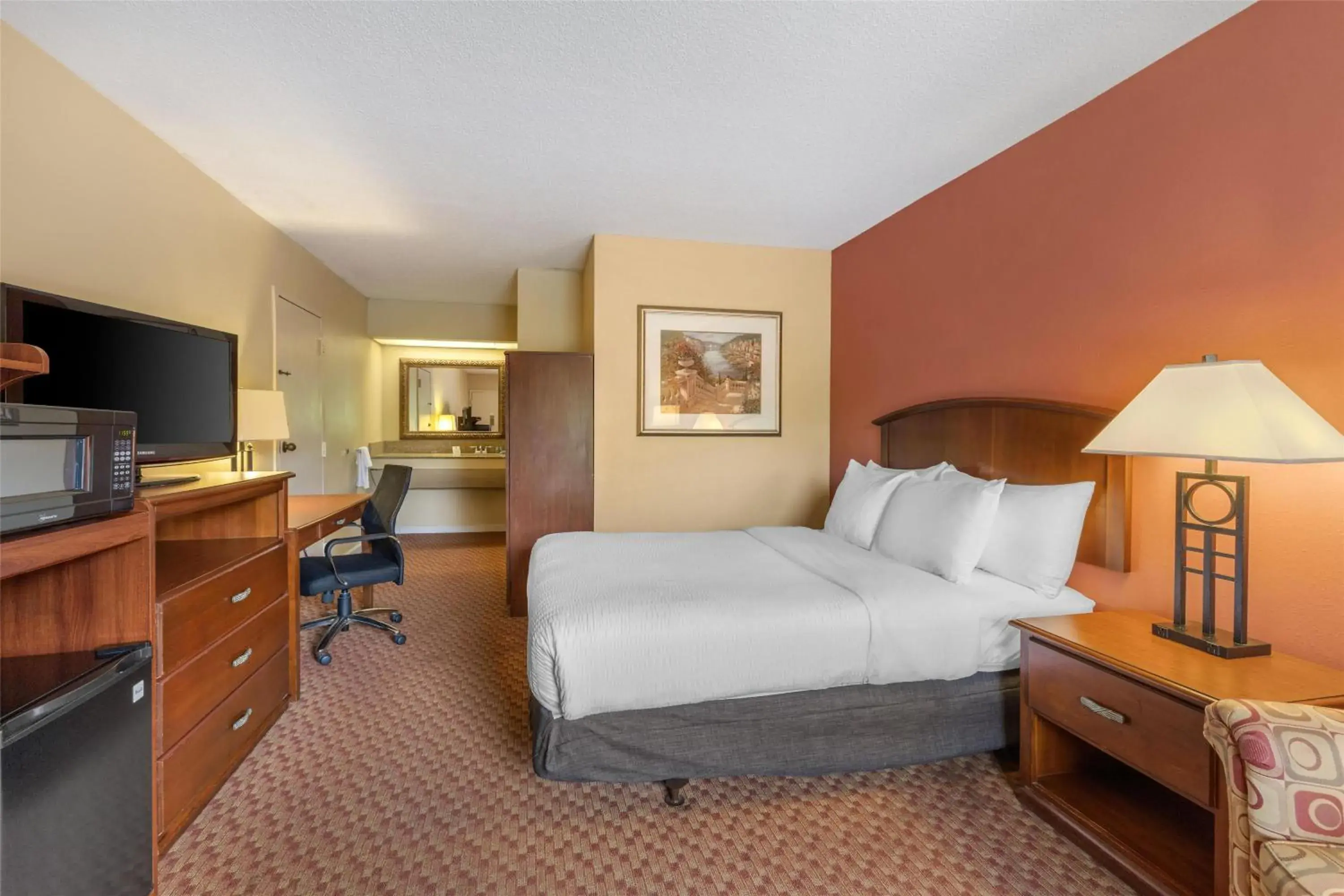 Double Room with Bath Tub - Mobility Accessible/Smoking in Best Western Hickory Double Room with Bath Tub - Mobility Accessible/Smoking in Best Western Hickory