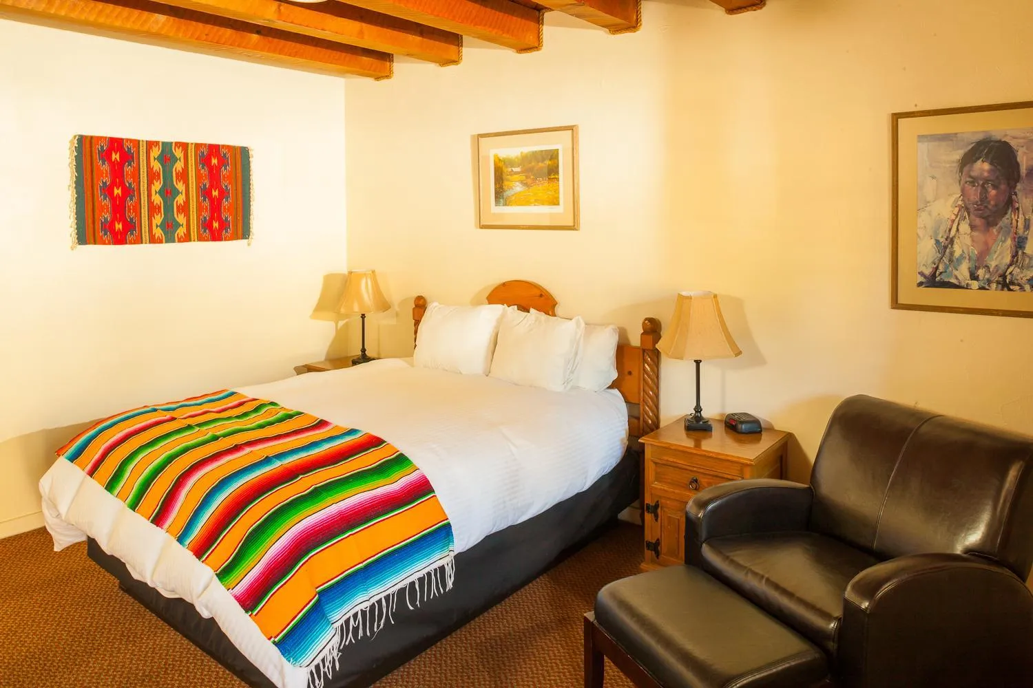 Bed in El Pueblo Lodge