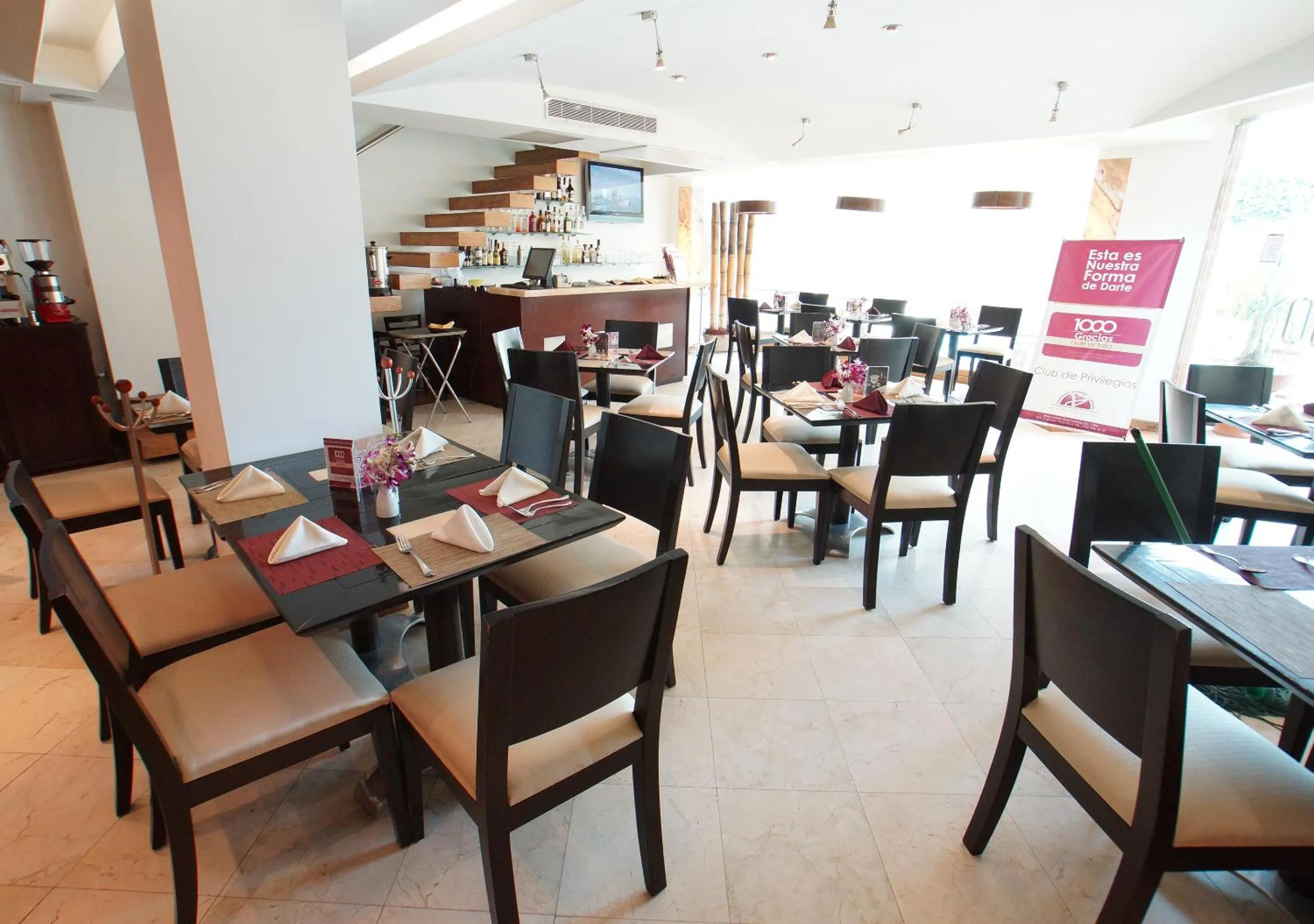 Restaurant/places to eat in Hotel Victoria Poza Rica by Brahma