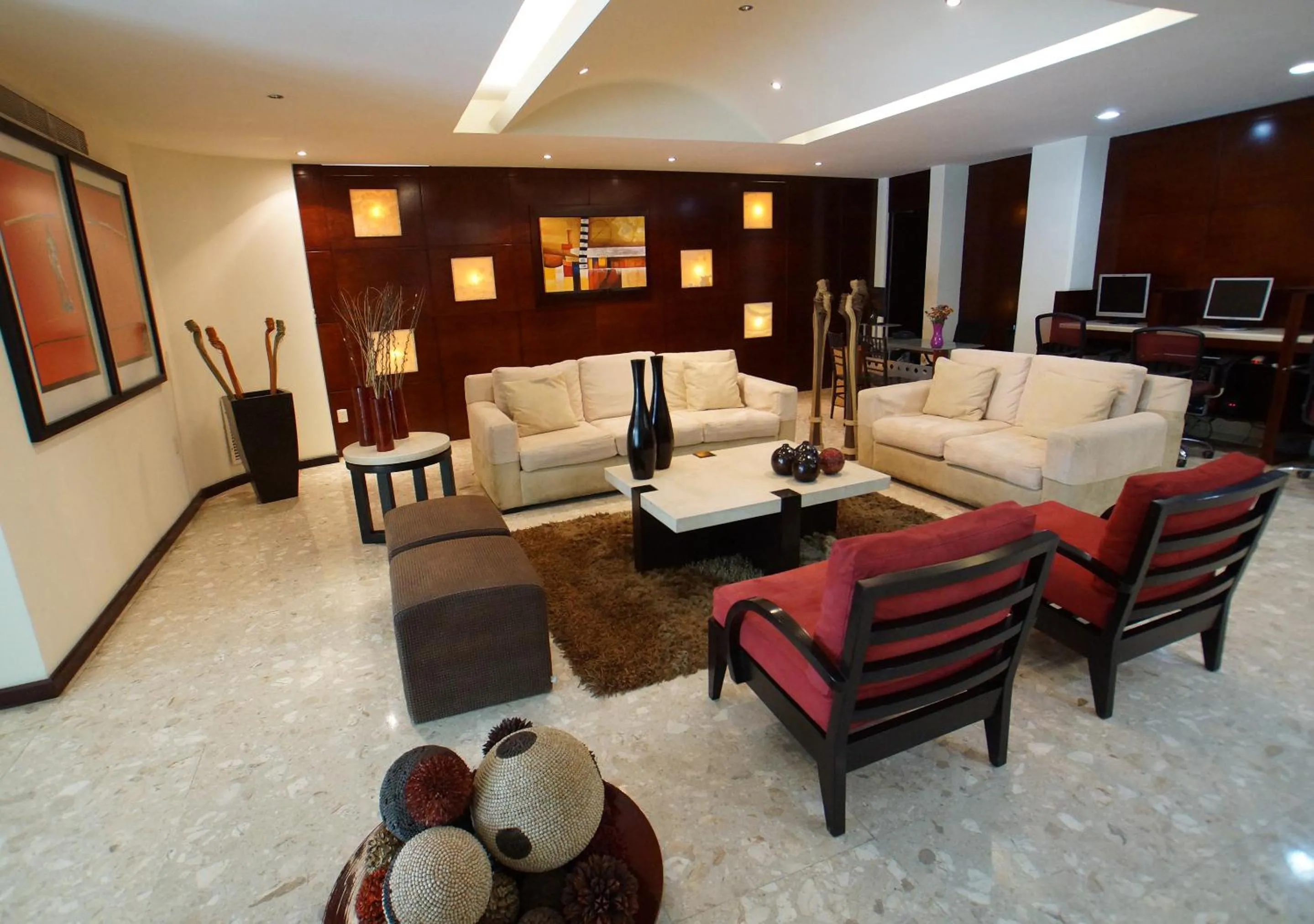 Lobby or reception in Hotel Victoria Poza Rica by Brahma