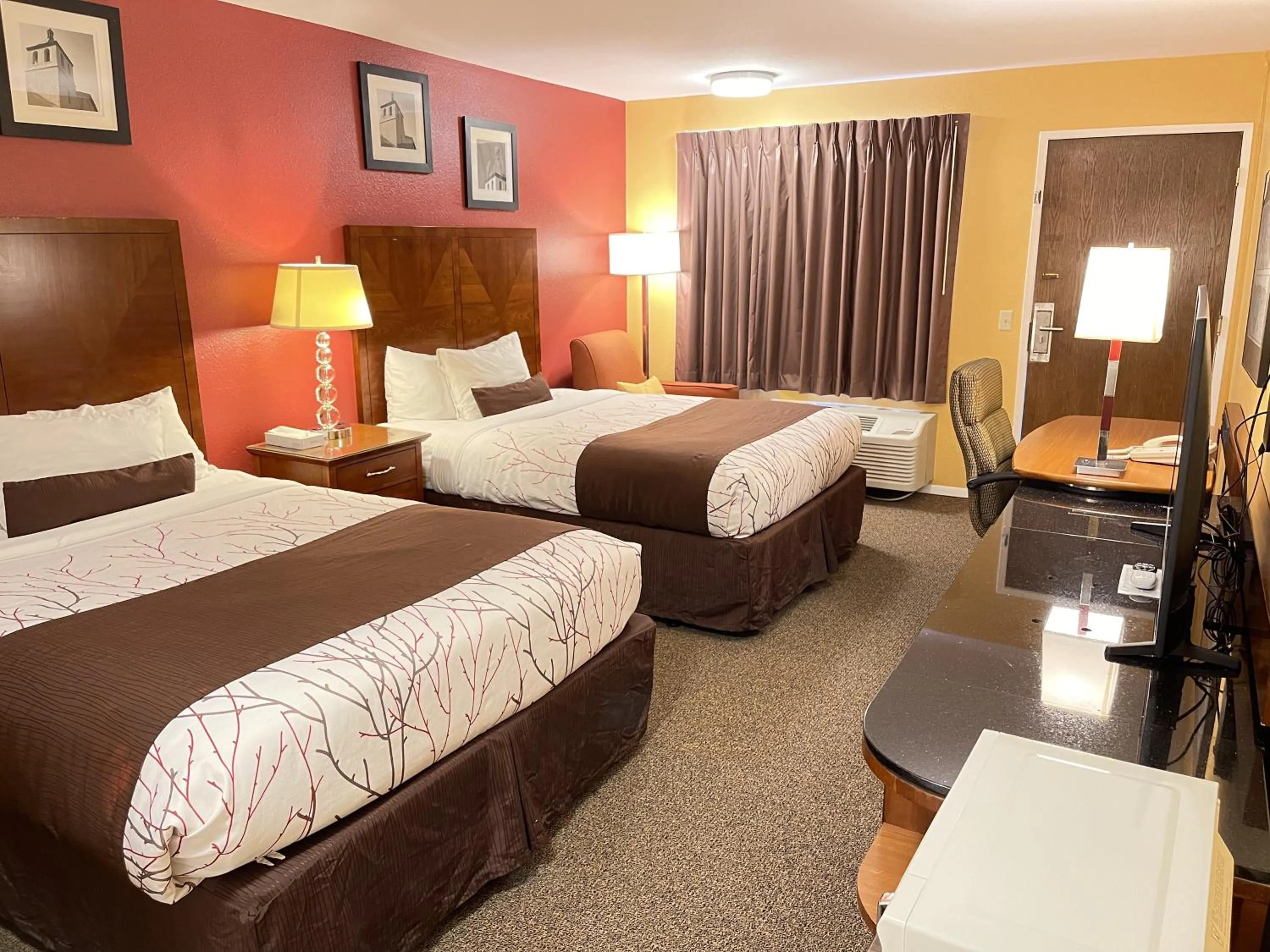 Photo of the whole room, Bed in Apple Inn Motel