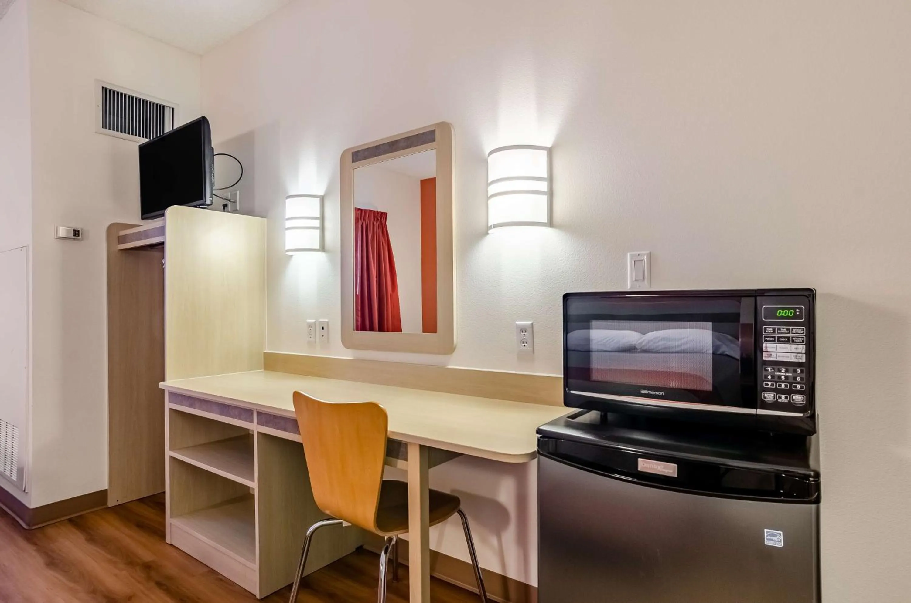 TV and multimedia in Motel 6-Sidney, NE