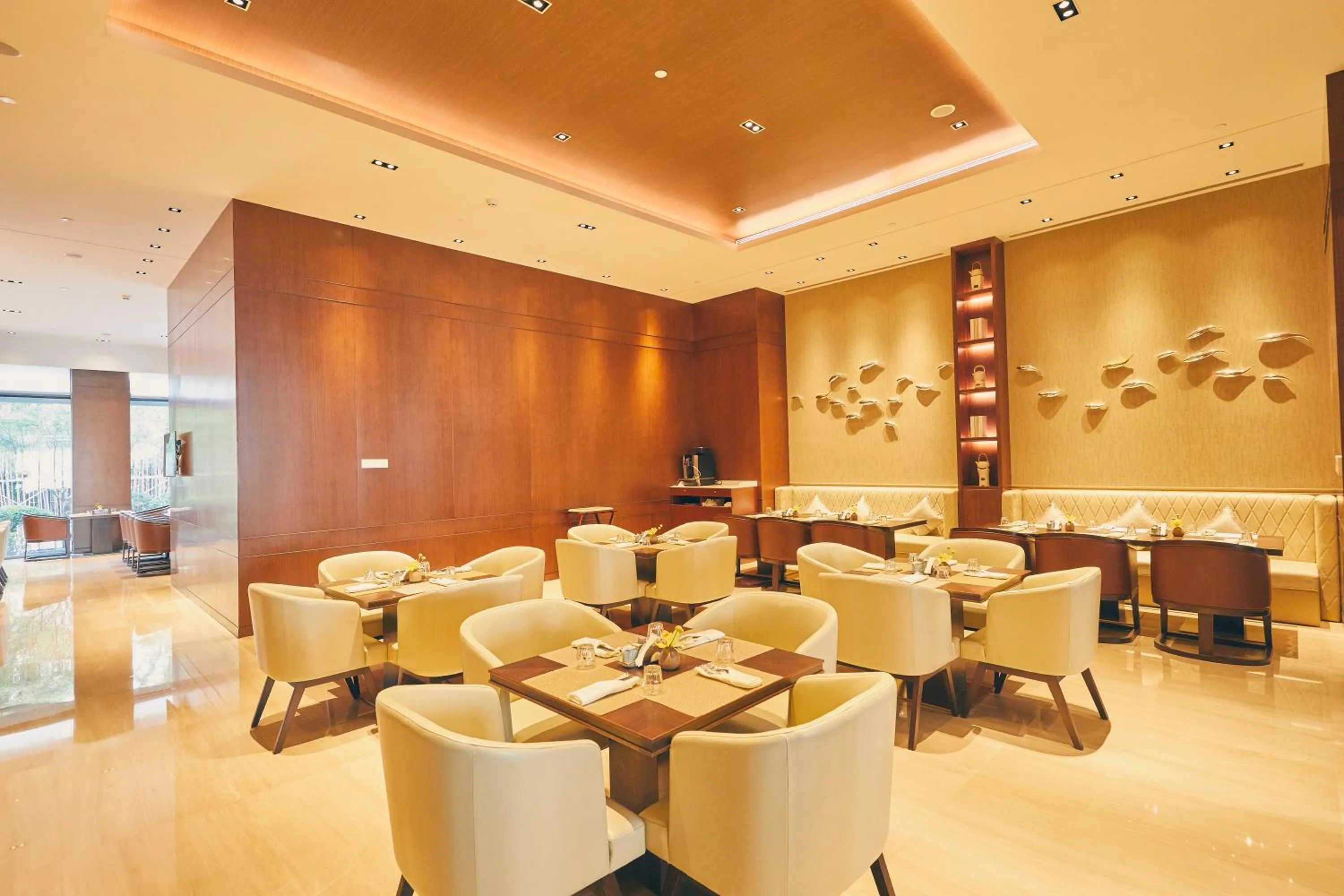 Restaurant/places to eat in LJZ Supreme Tower Hotel