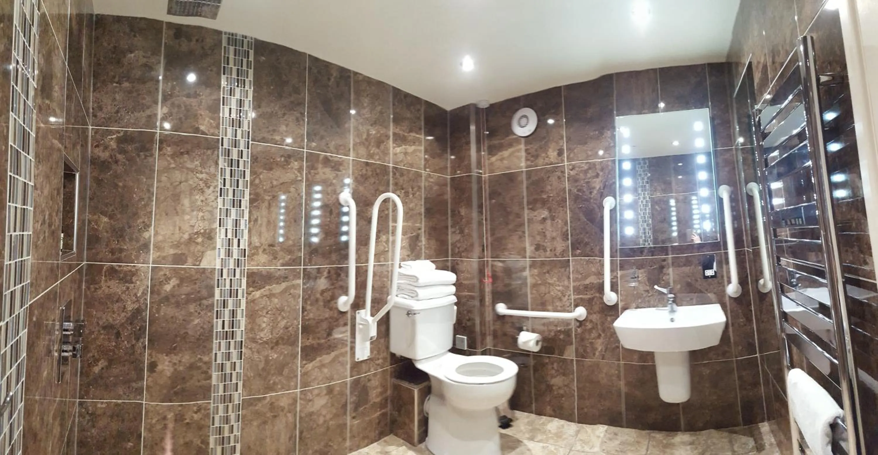 Bathroom in The White Hart