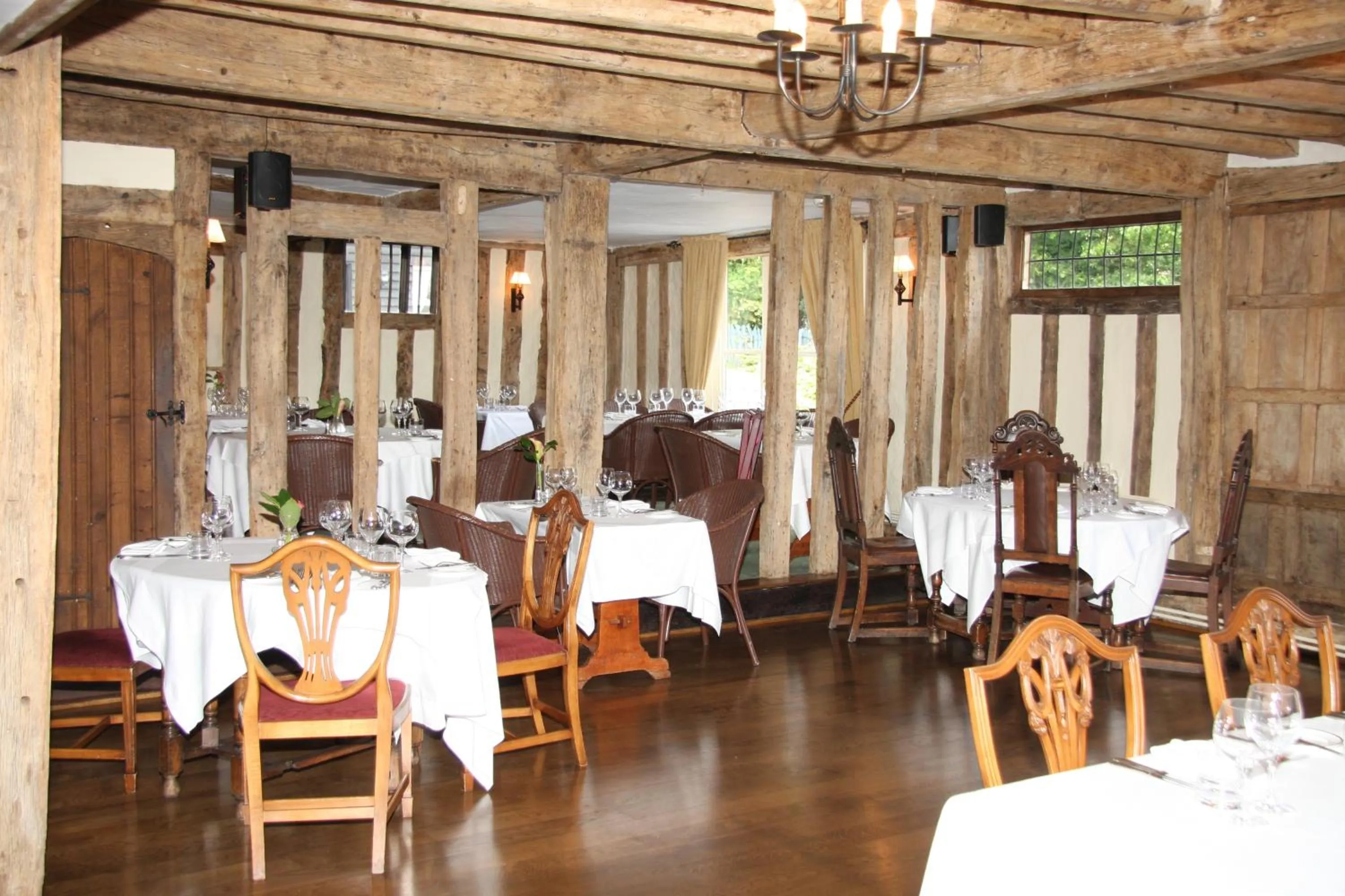 Restaurant/places to eat in The White Hart