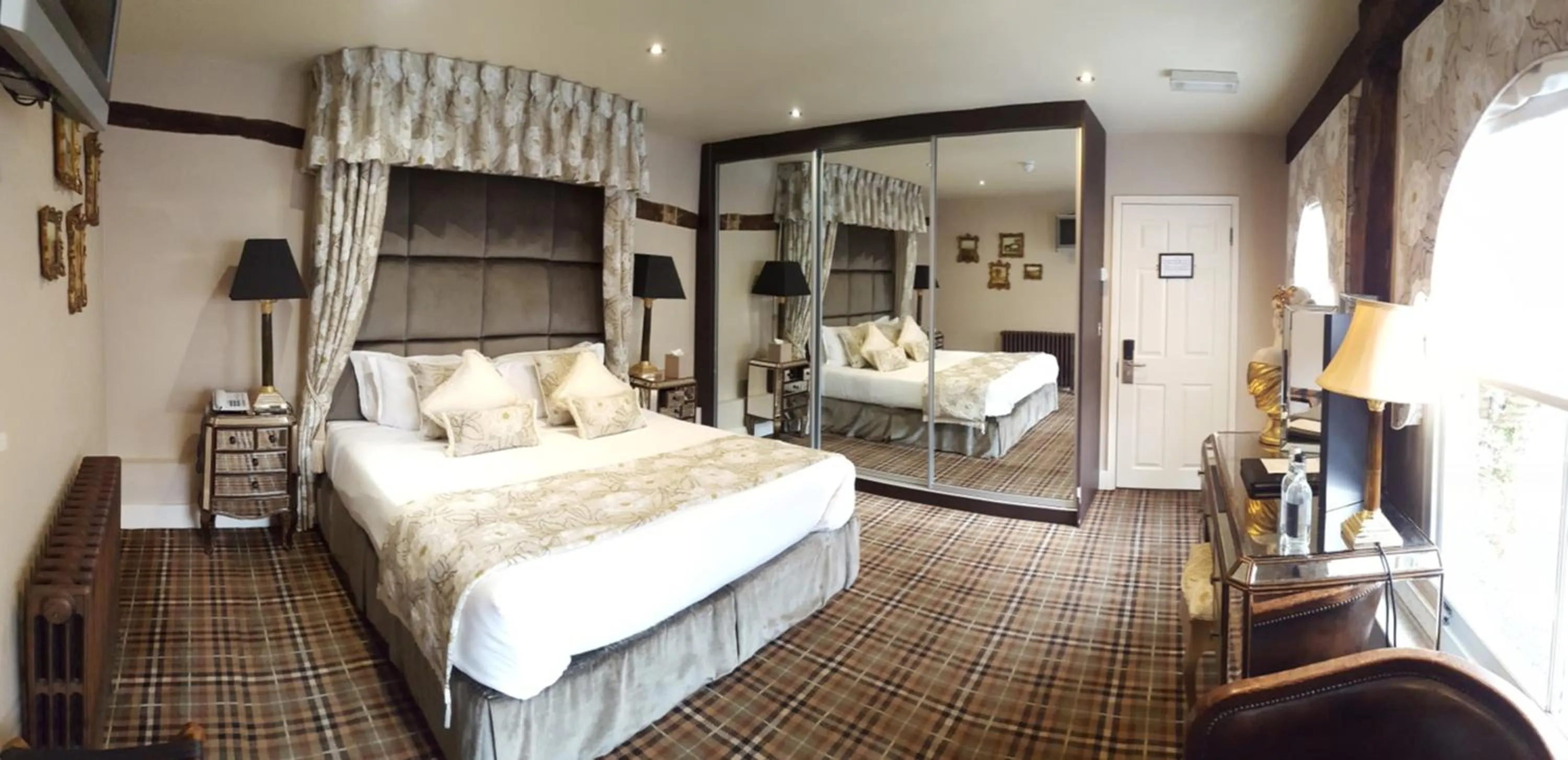 Photo of the whole room, Bed in The White Hart