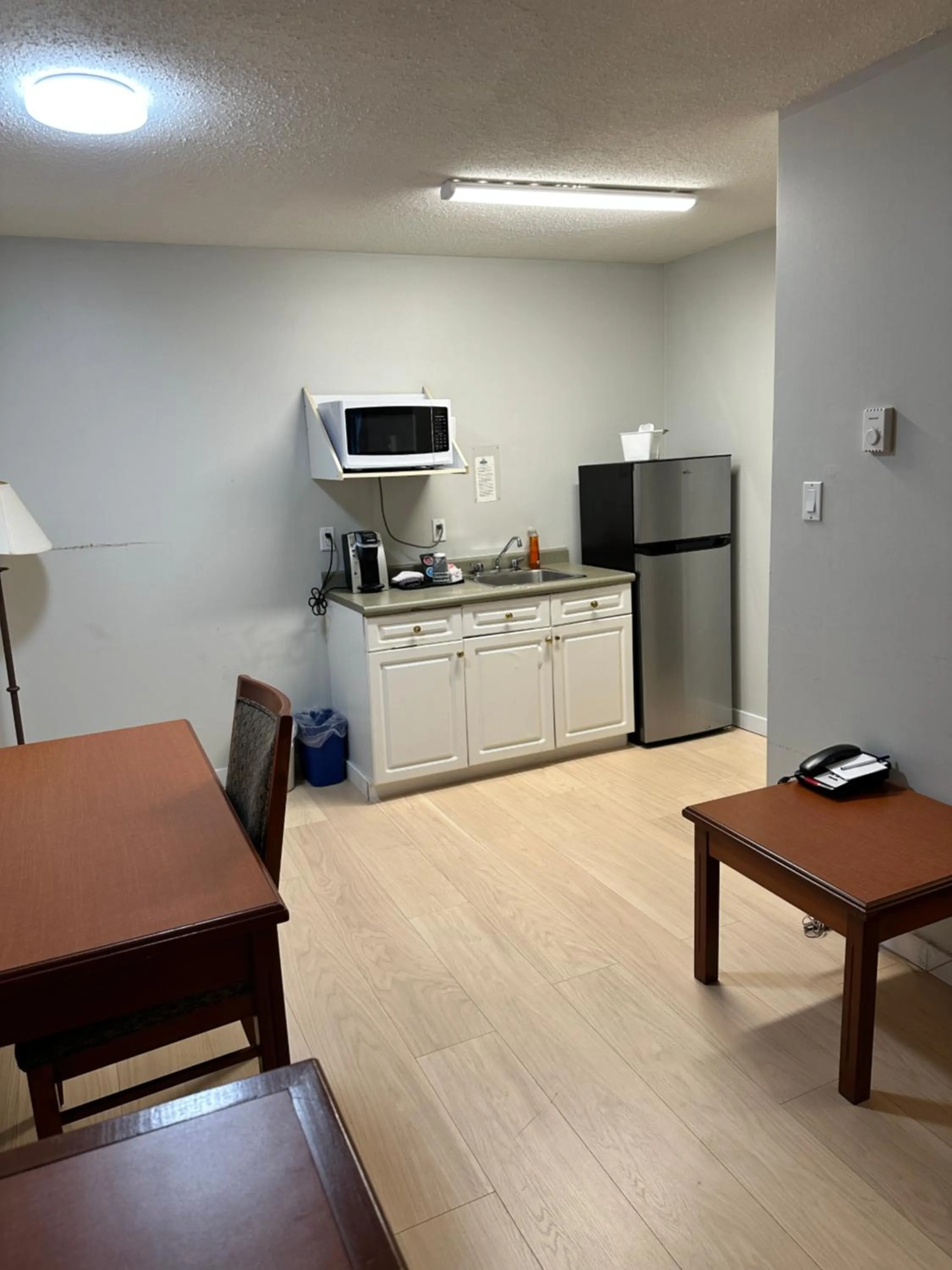 Kitchen or kitchenette in Travelodge by Wyndham Langley