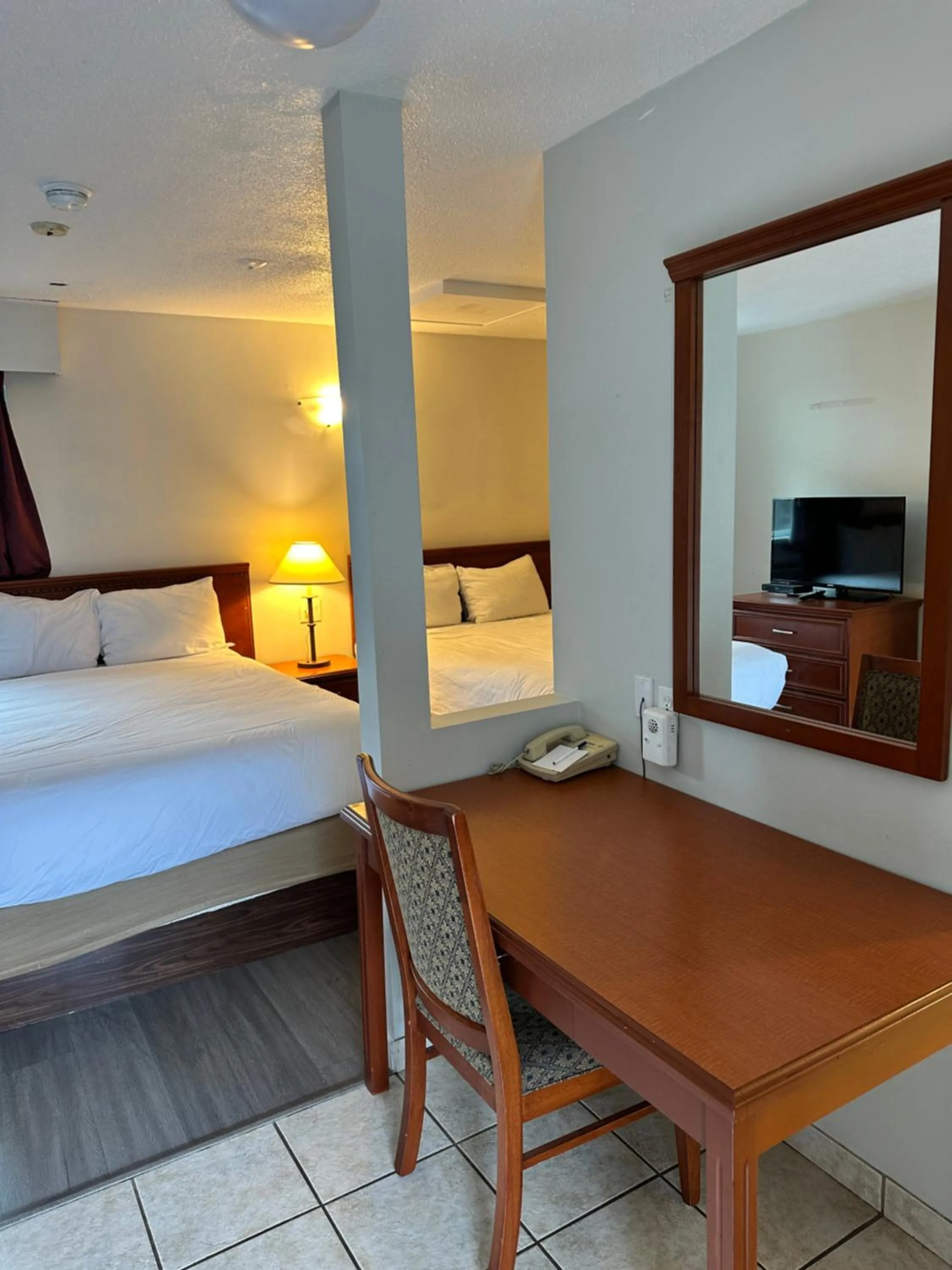 Bedroom, Bed in Travelodge by Wyndham Langley