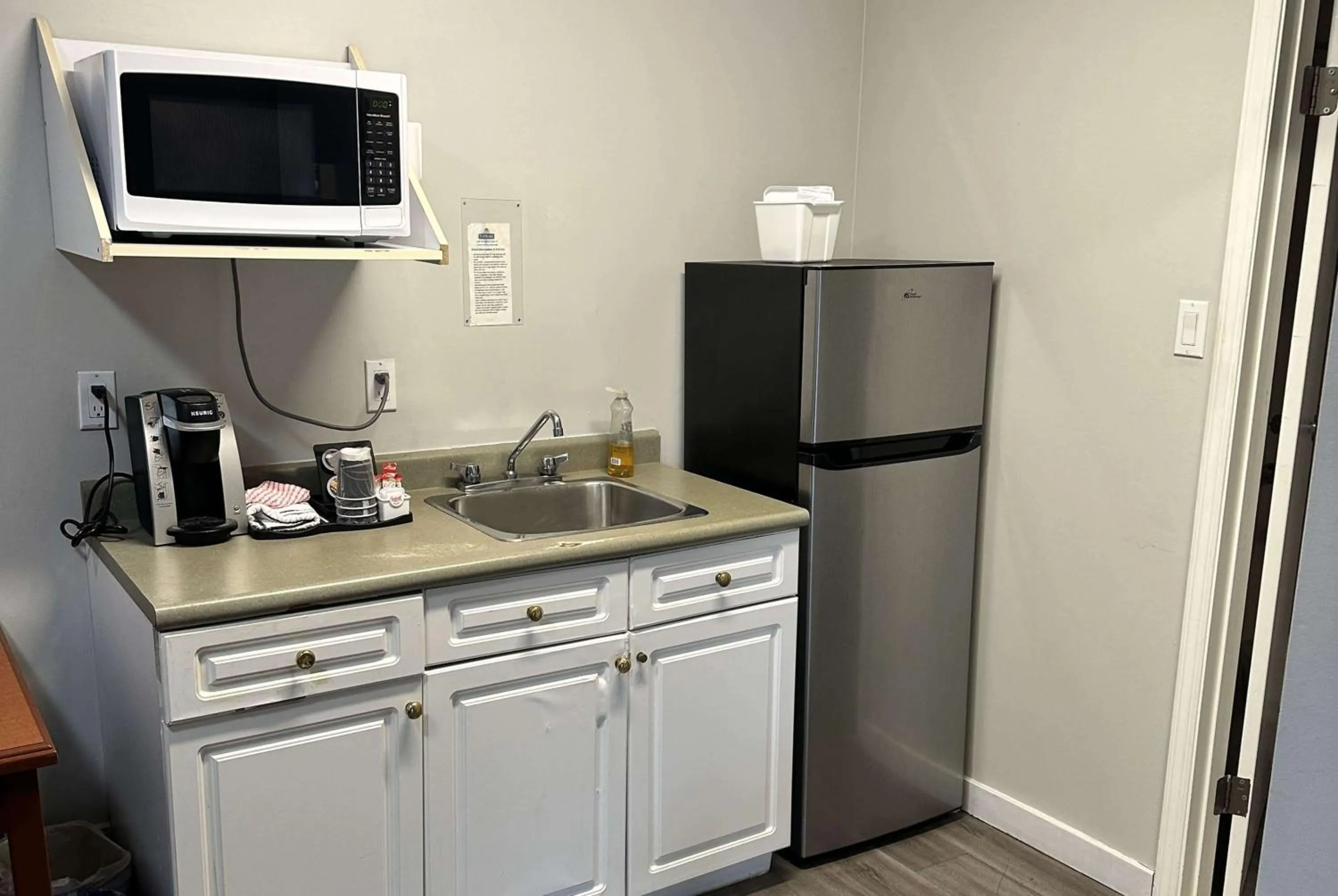 Photo of the whole room in Travelodge by Wyndham Langley