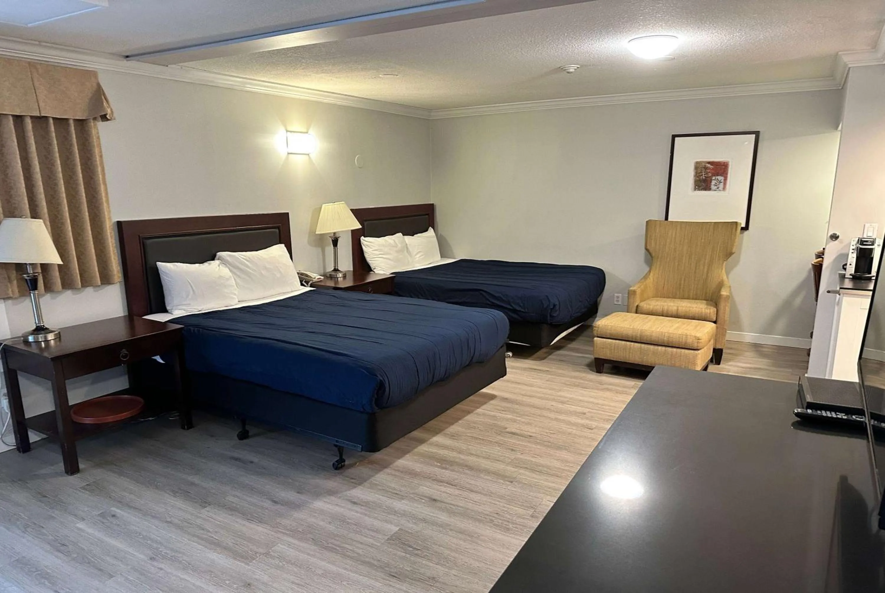 Business Suite with Two Queen Beds - Non-Smoking in Travelodge by Wyndham Langley