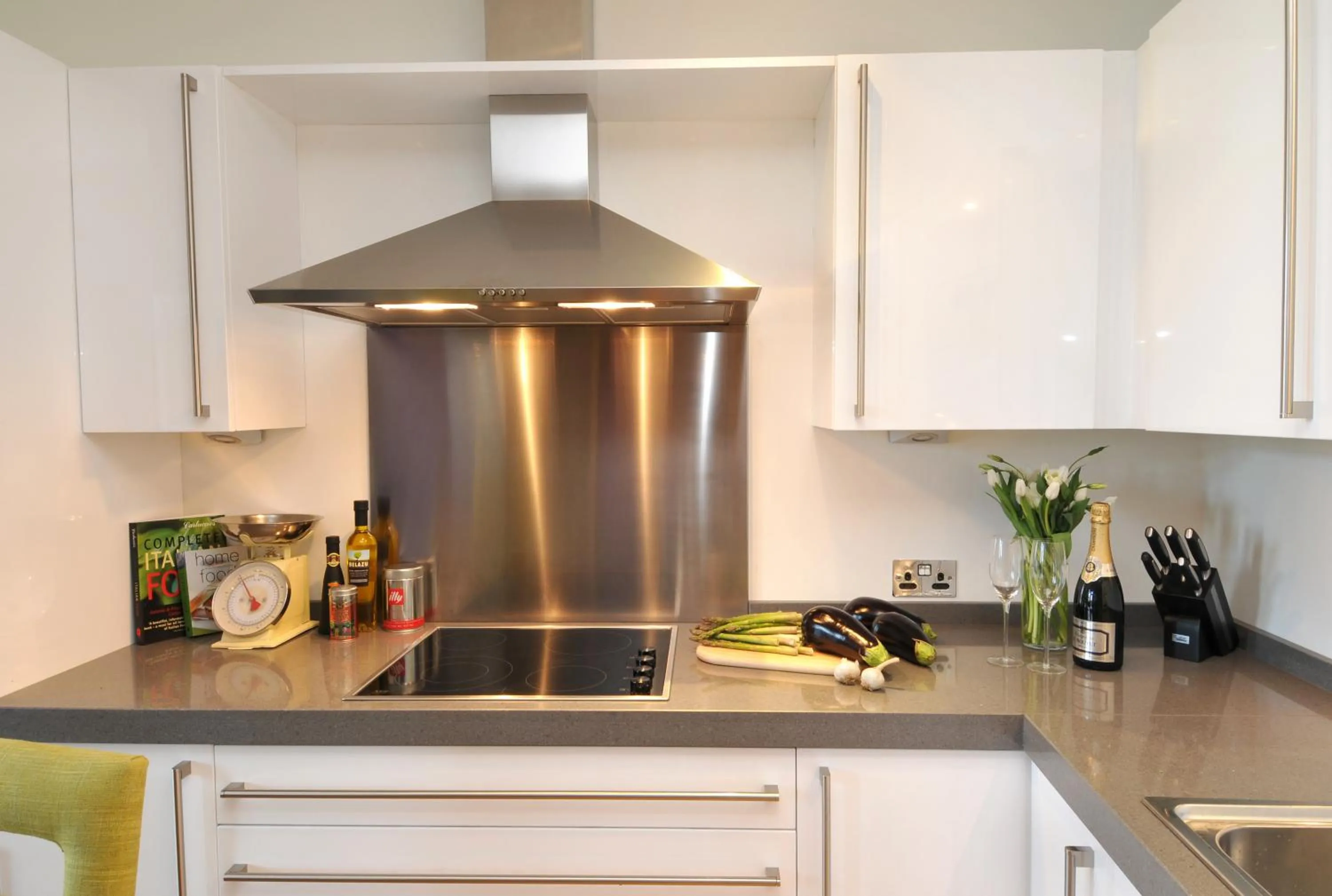 Kitchen or kitchenette in Highland Apartments by Mansley