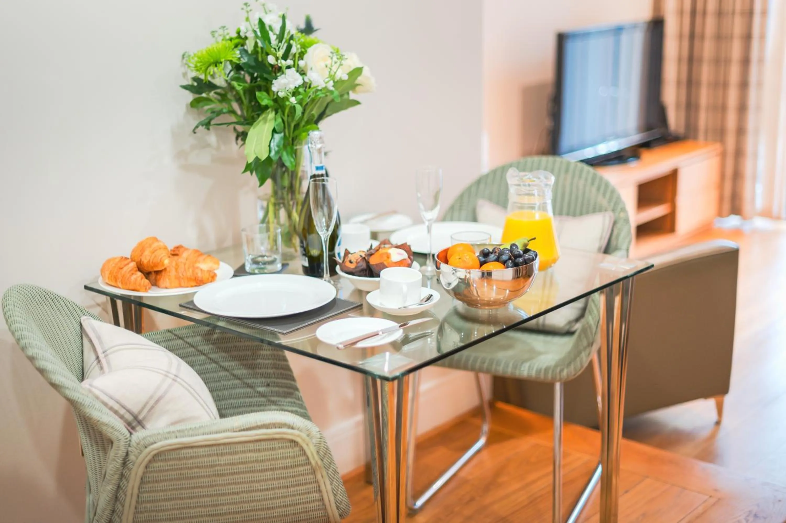 Dining area in Highland Apartments by Mansley