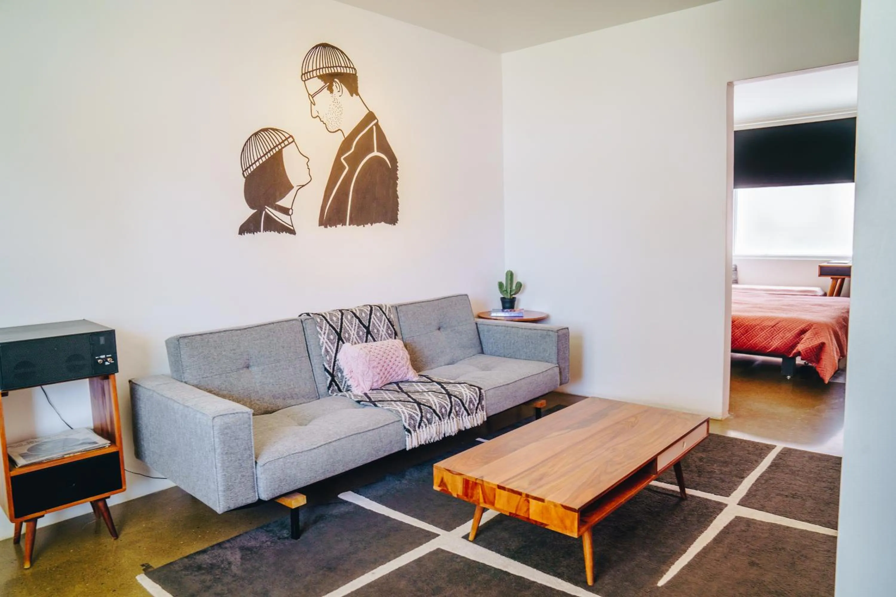 Seating area, Bed in The Pink Hotel Coolangatta