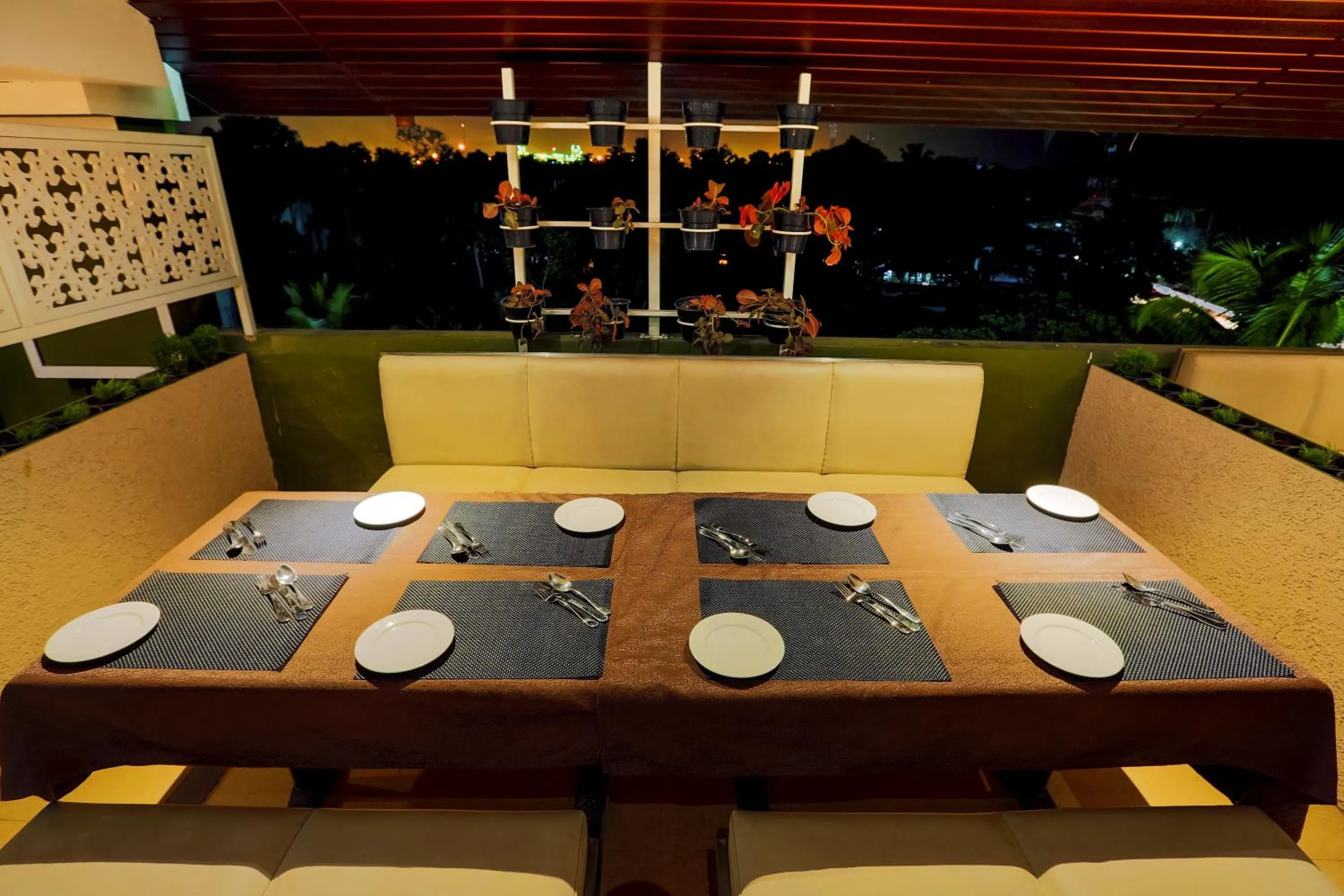 Restaurant/places to eat in NM Royale County