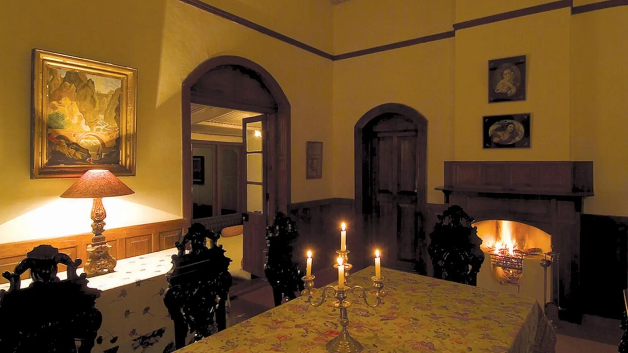 Restaurant/places to eat in Neemrana's Wallwood Garden