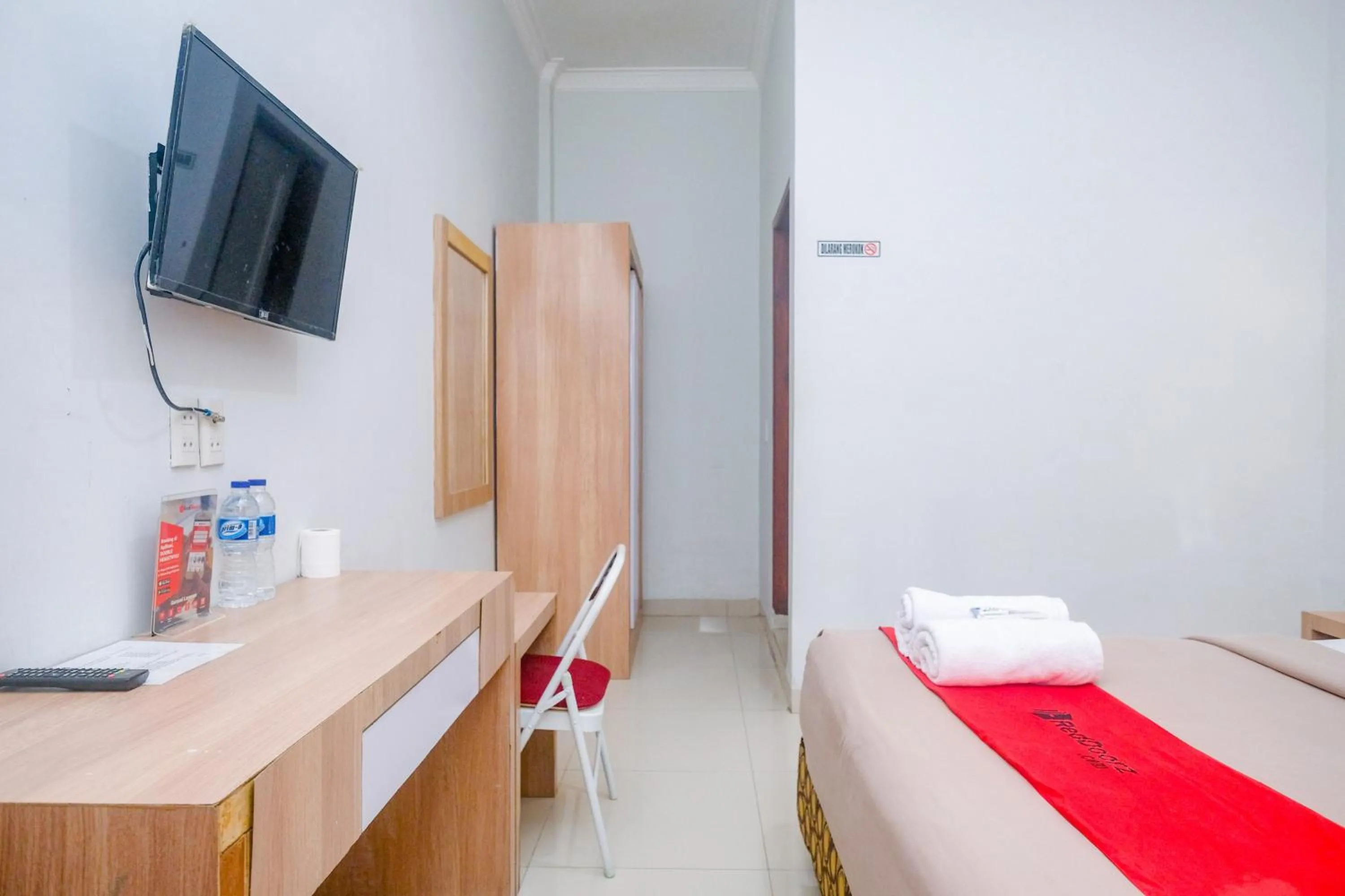 Bed in RedDoorz near Hermes Place Polonia Medan