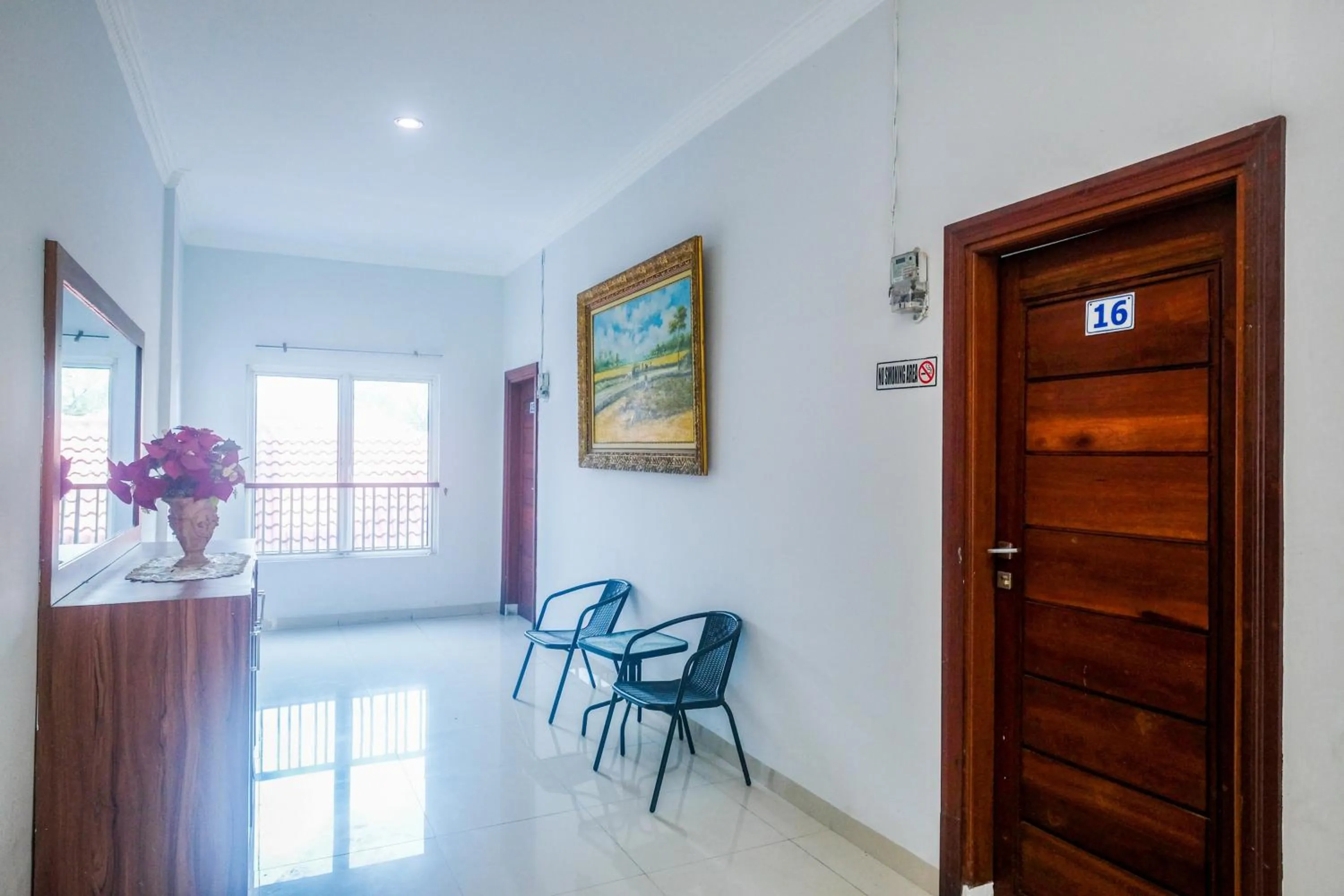 RedDoorz near Hermes Place Polonia Medan