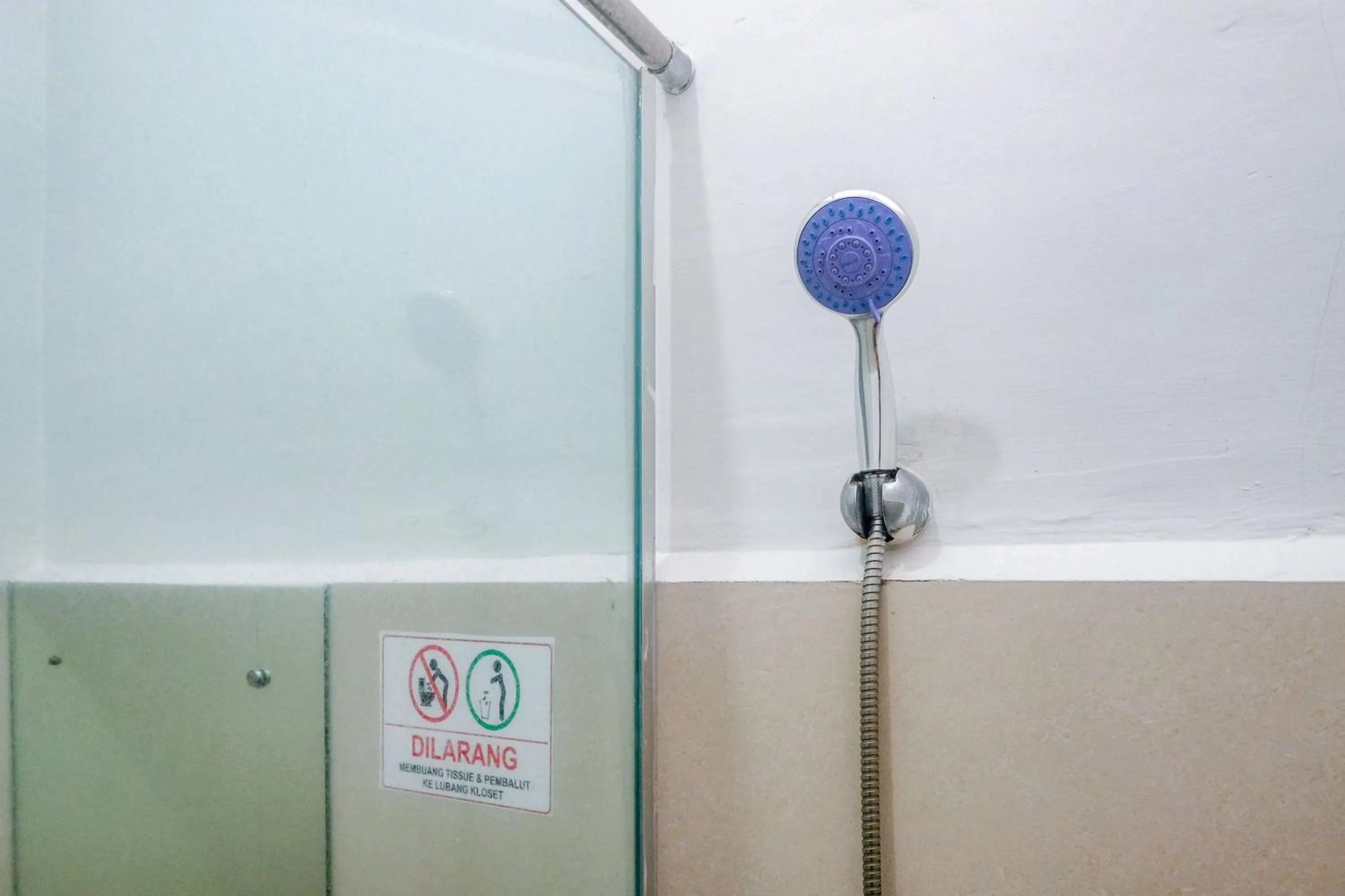 RedDoorz near Hermes Place Polonia Medan