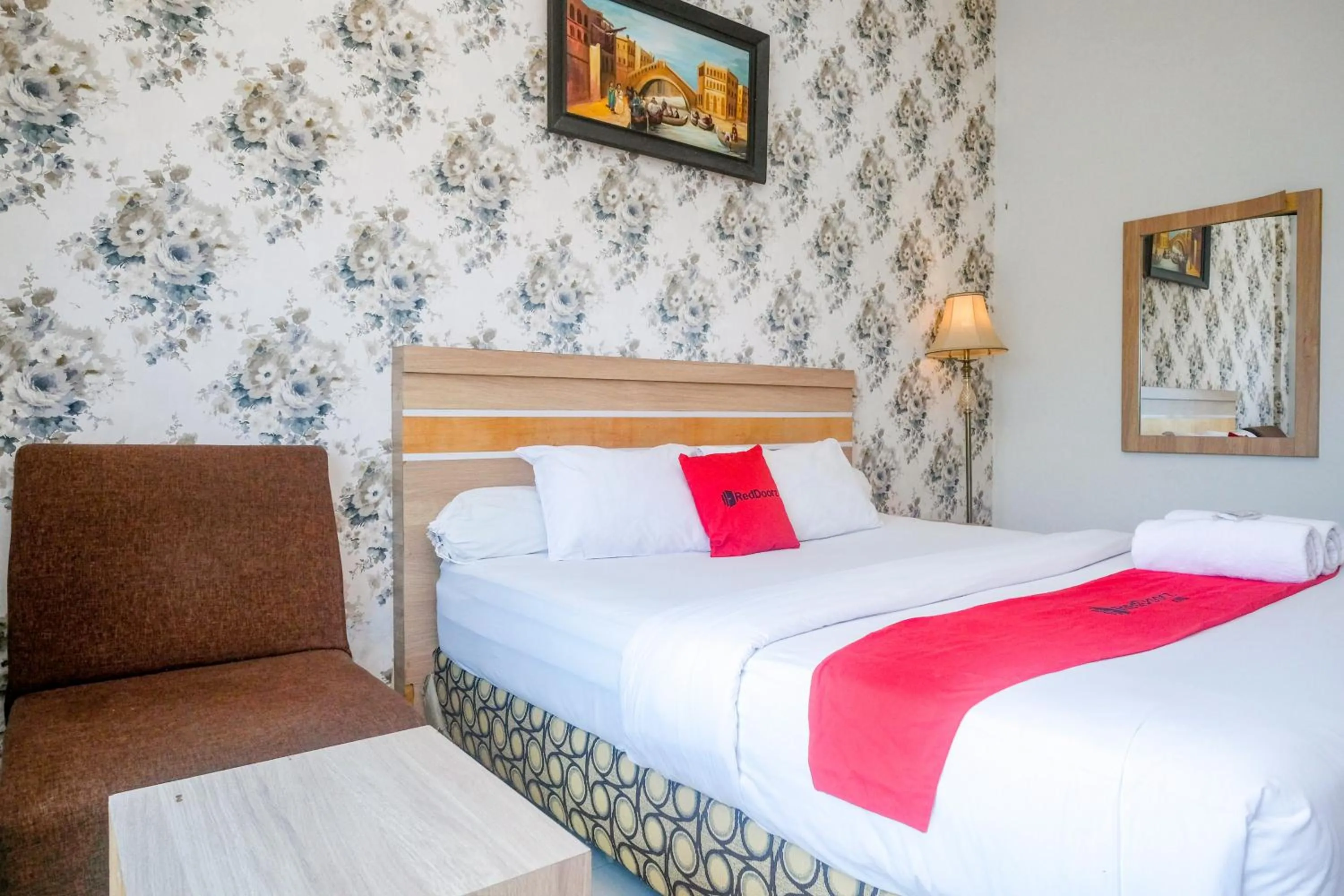 Bed in RedDoorz near Hermes Place Polonia Medan